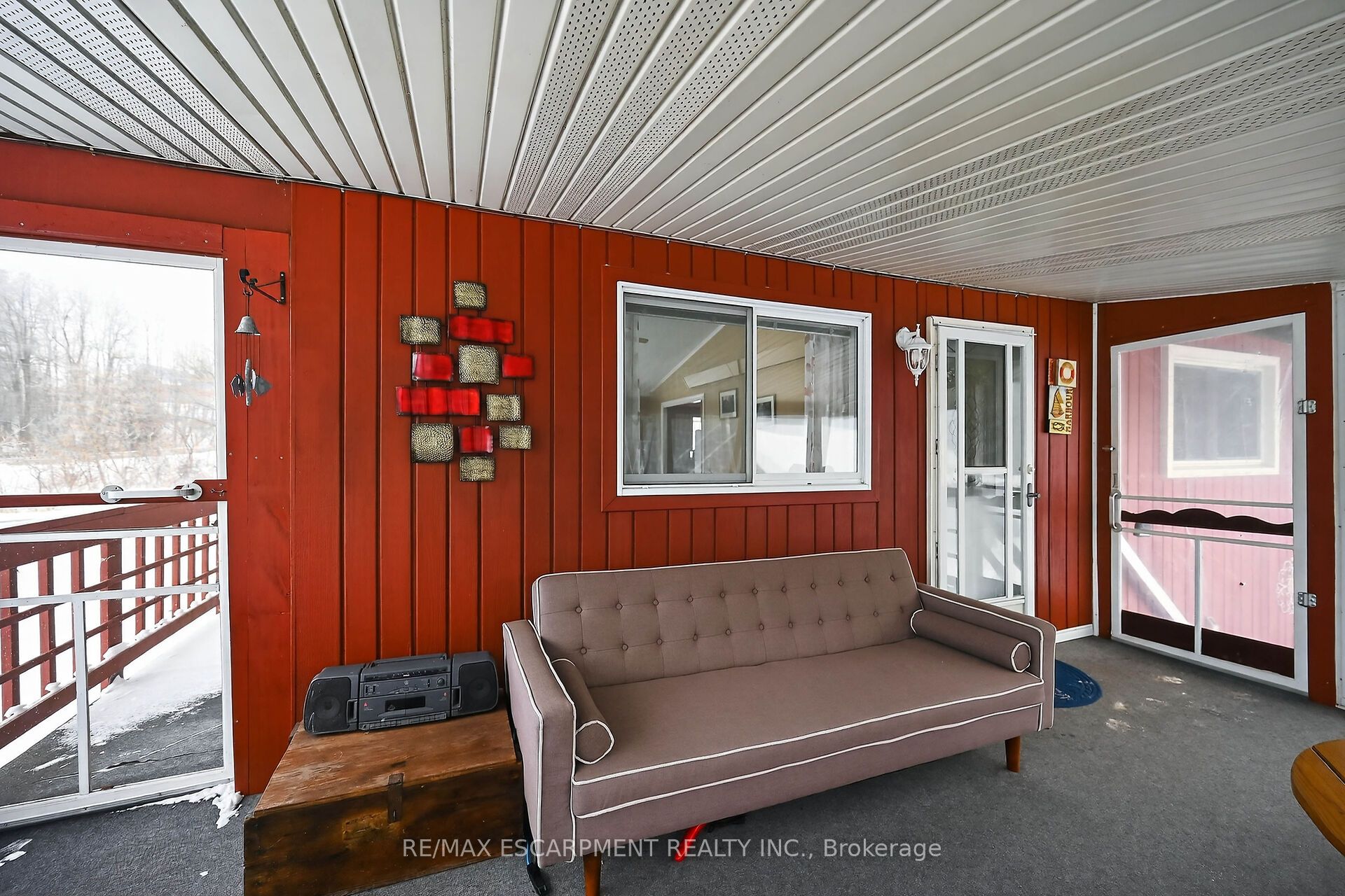 1686 Old Brock Street Property Photo 36