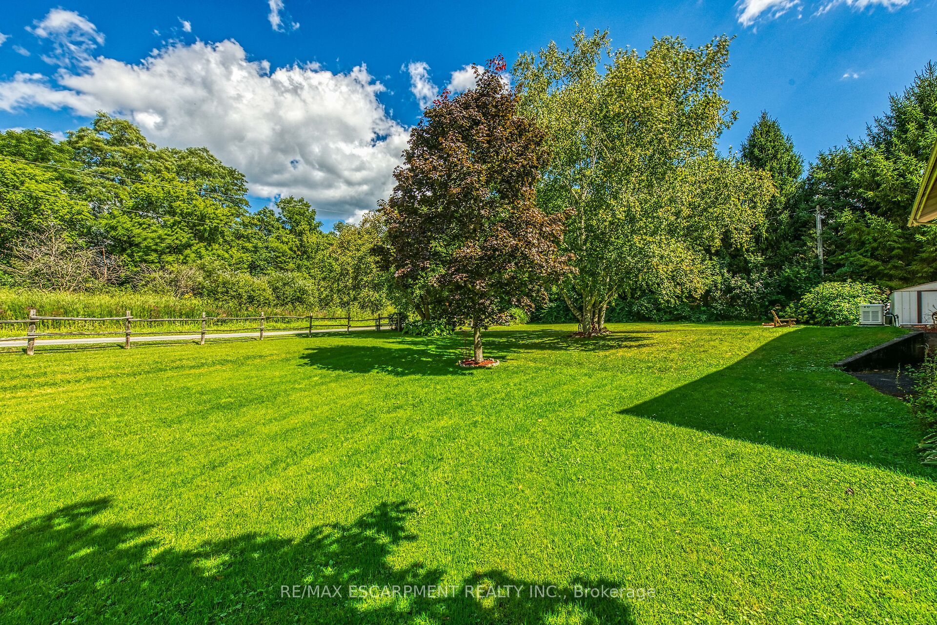 1686 Old Brock Street Property Photo 41