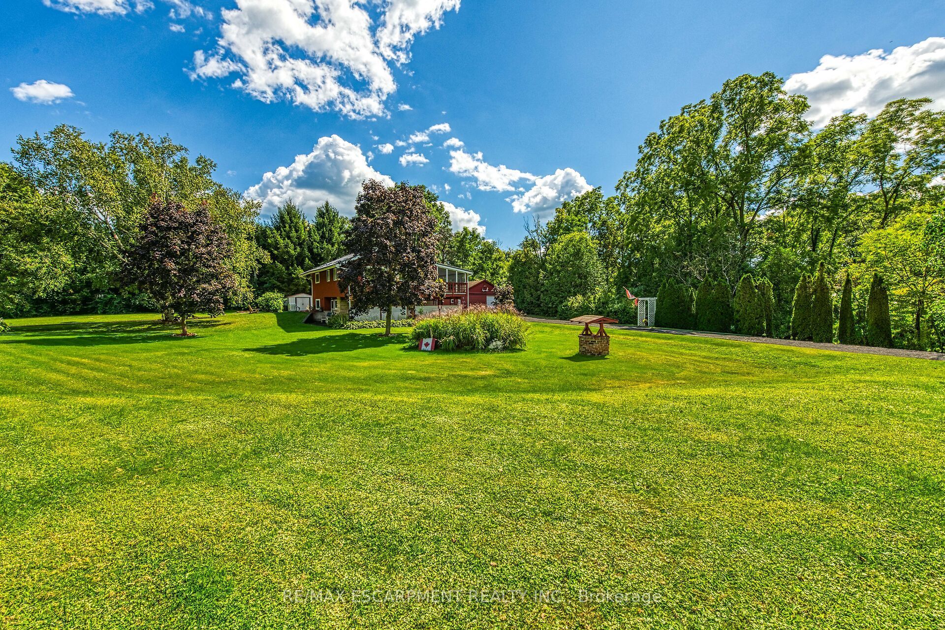 1686 Old Brock Street Property Photo 42