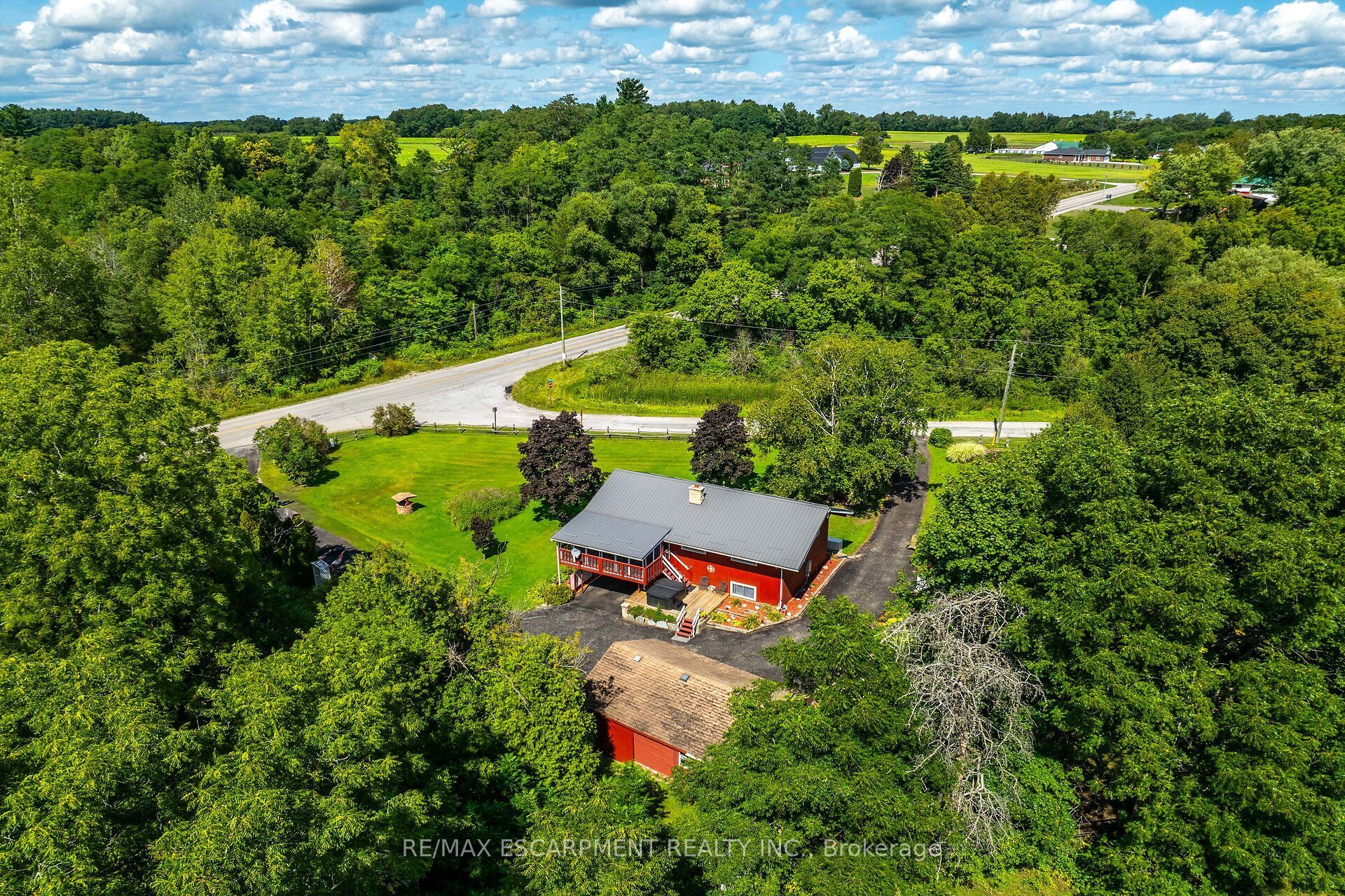 1686 Old Brock Street Property Photo 47