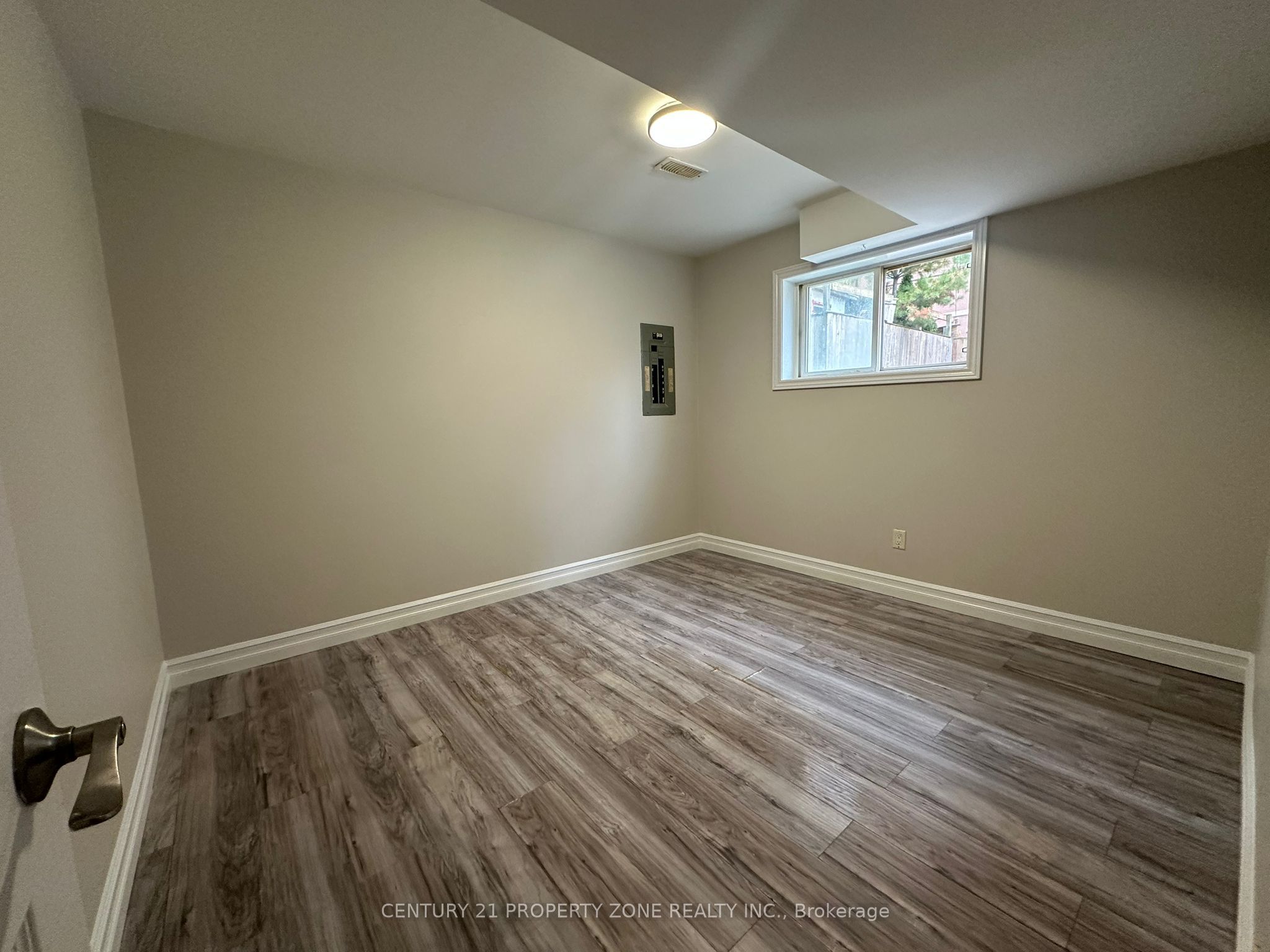 975 Albert Road Property Photo 8