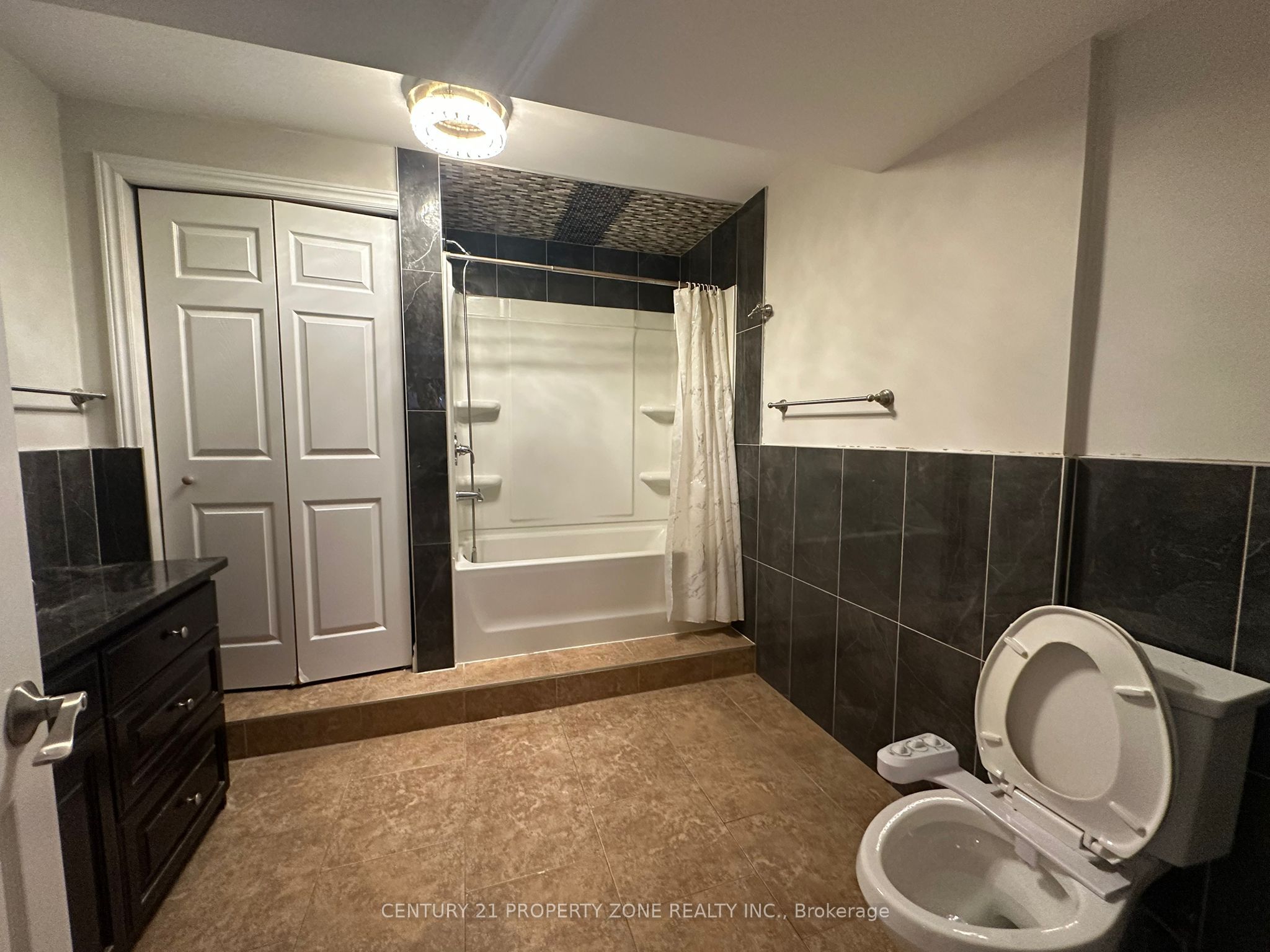 975 Albert Road Property Photo 10