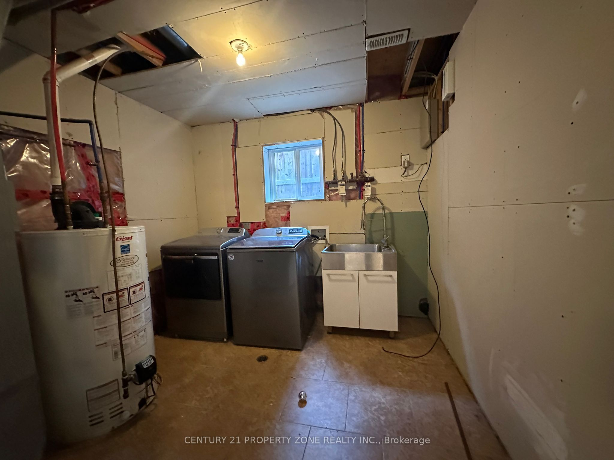 975 Albert Road Property Photo 11