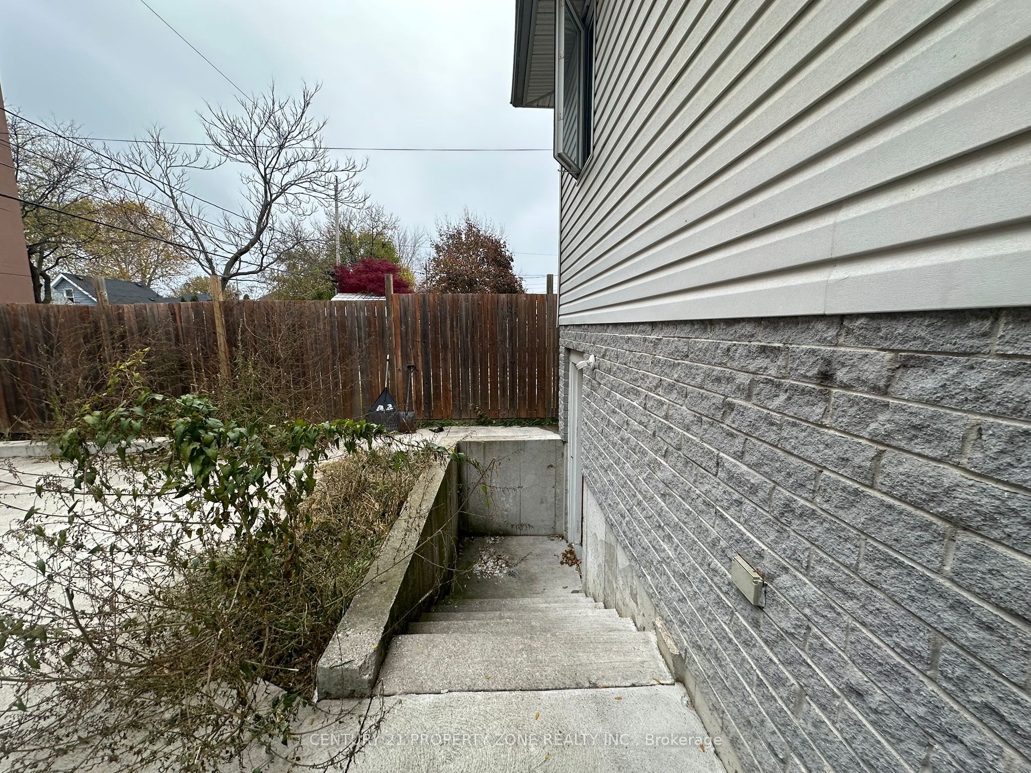 975 Albert Road Property Photo 20