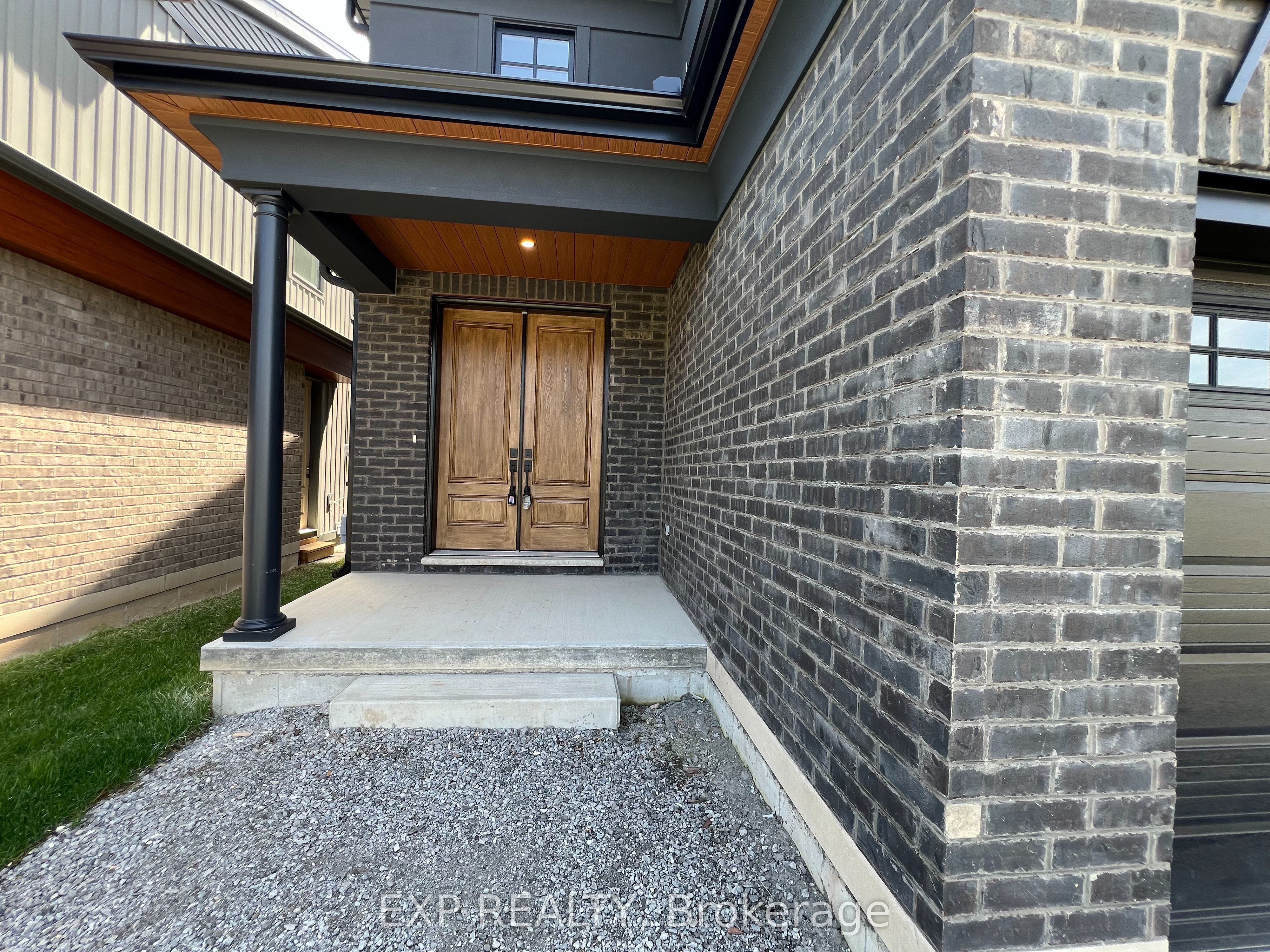 7532 Splendour Drive Main Property Photo 2