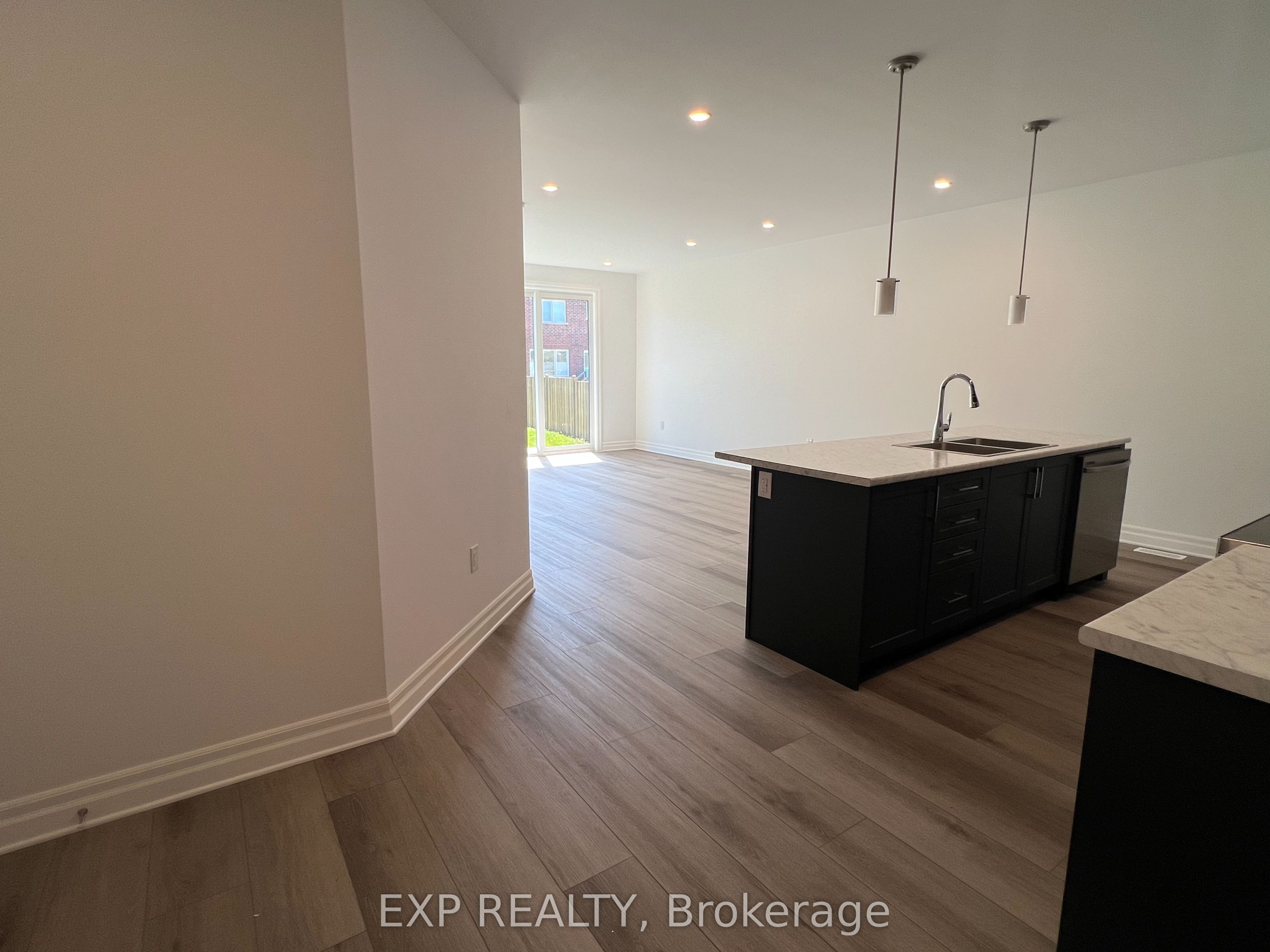 7532 Splendour Drive Main Property Photo 3