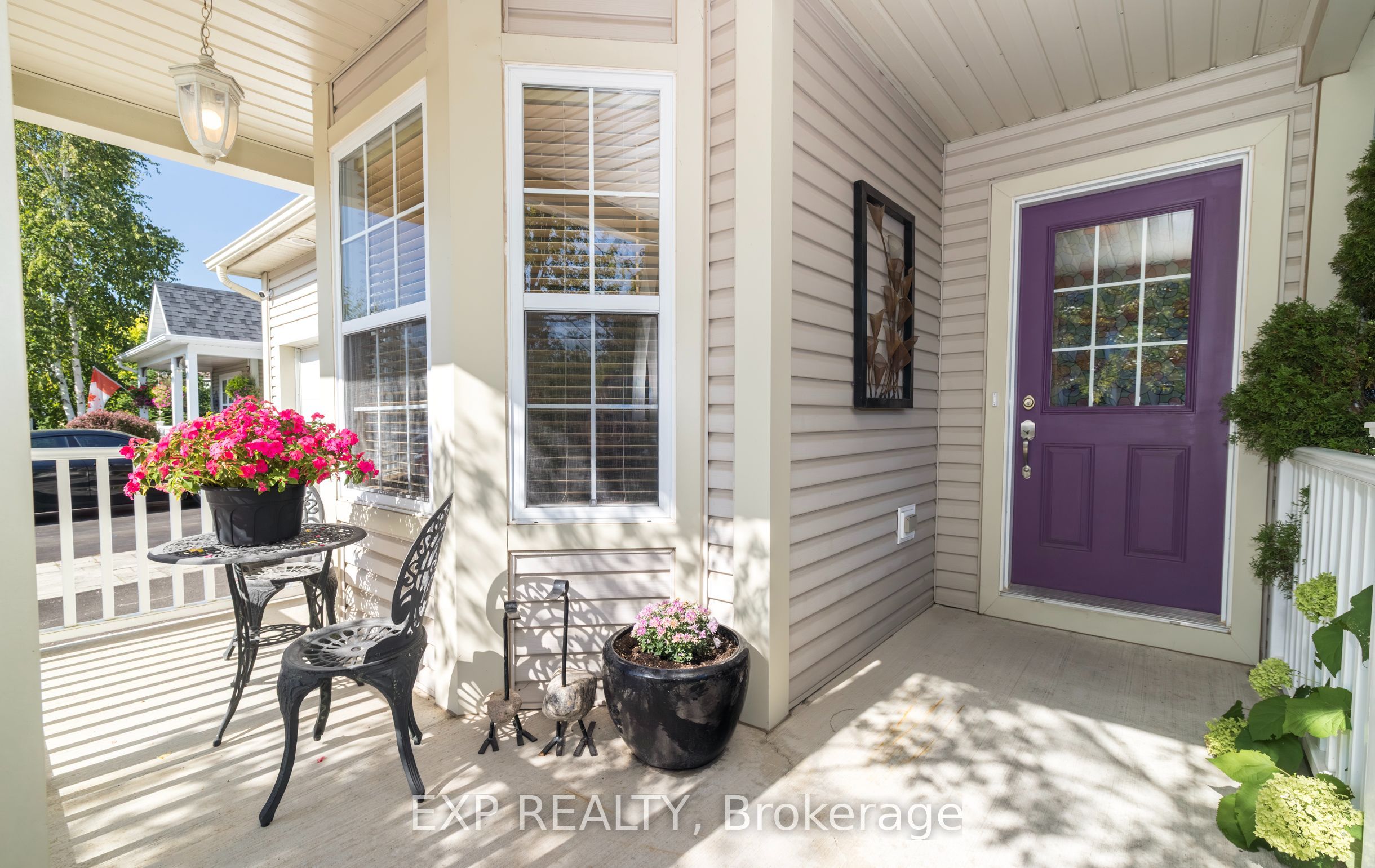 105 Hampson Crescent Property Photo 2