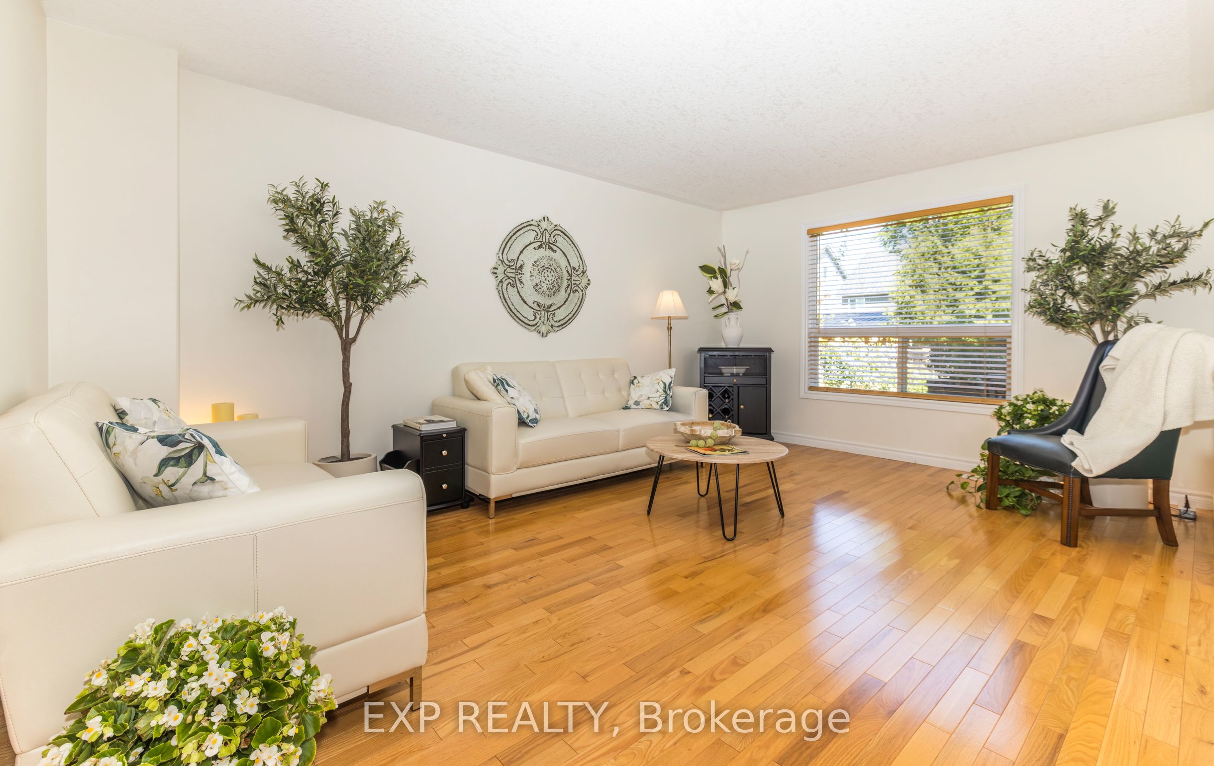 105 Hampson Crescent Property Photo 3