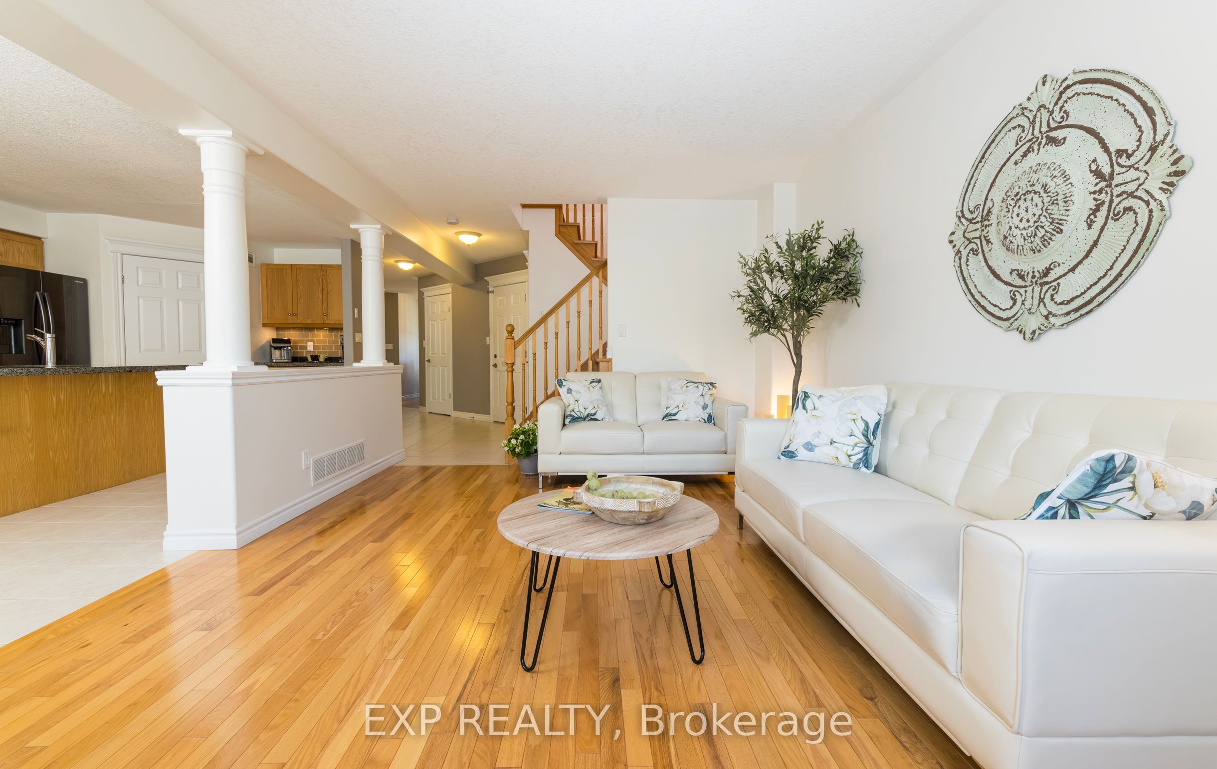 105 Hampson Crescent Property Photo 4