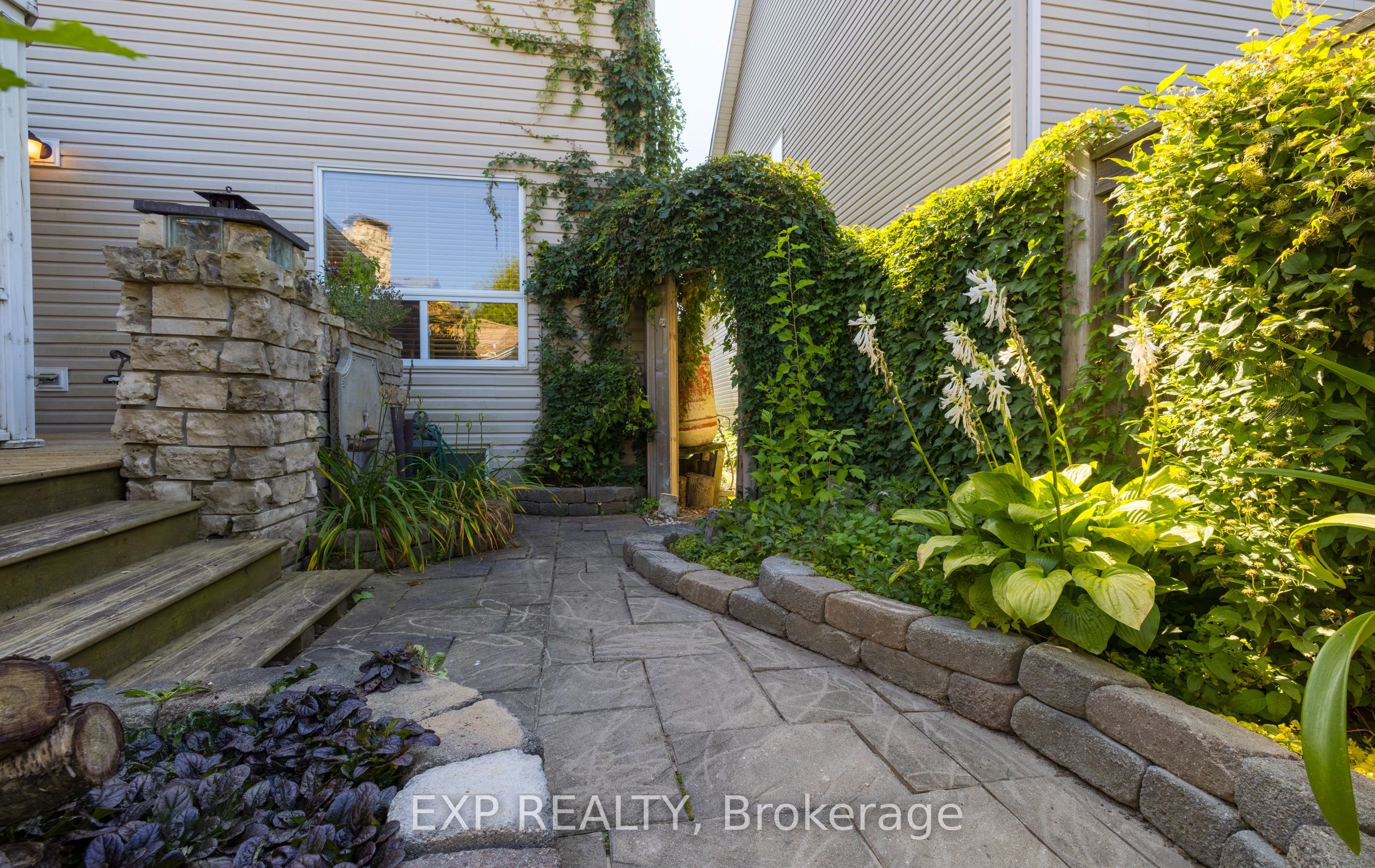 105 Hampson Crescent Property Photo 41