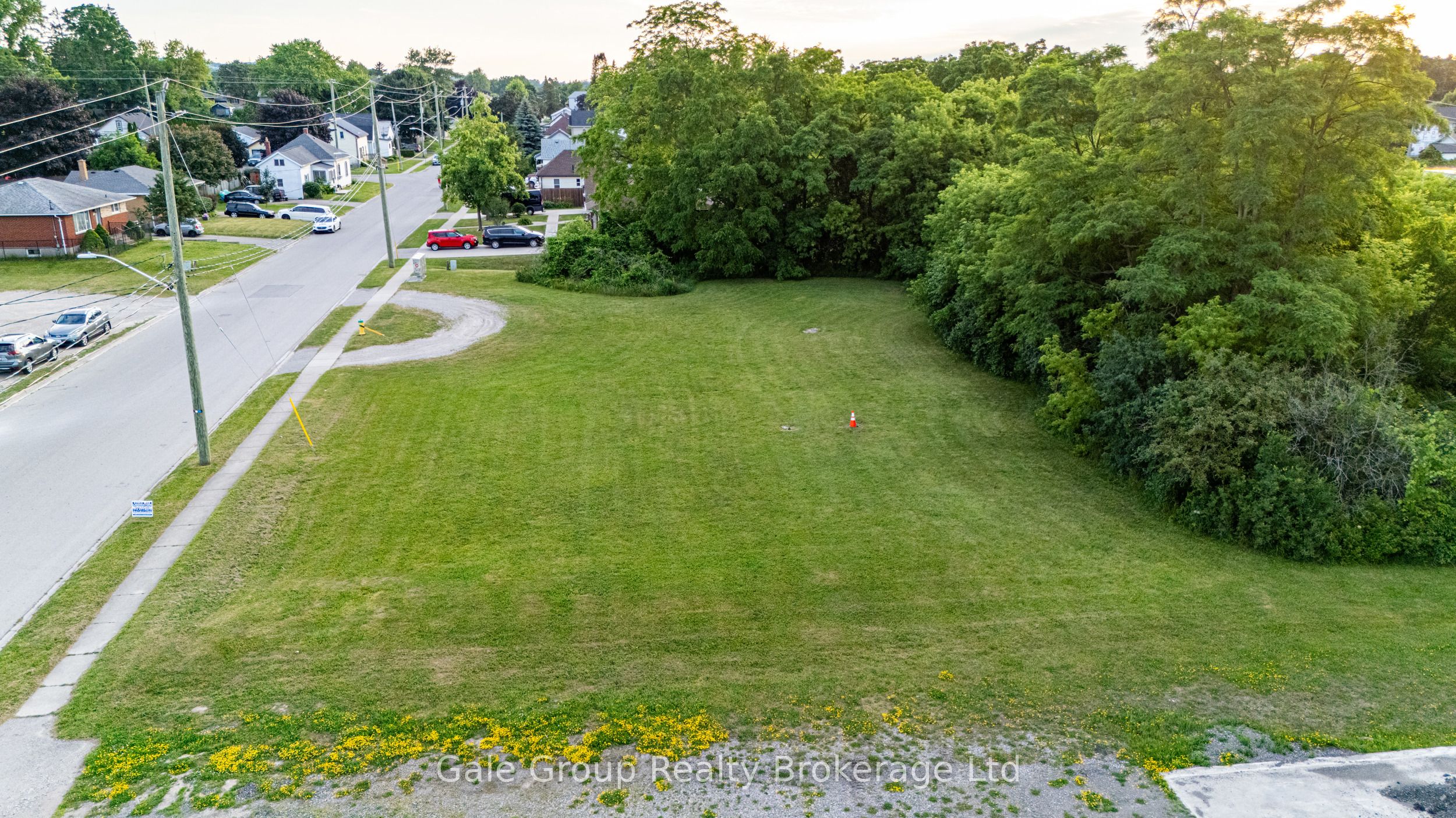 877 Dufferin Street Property Photo 1