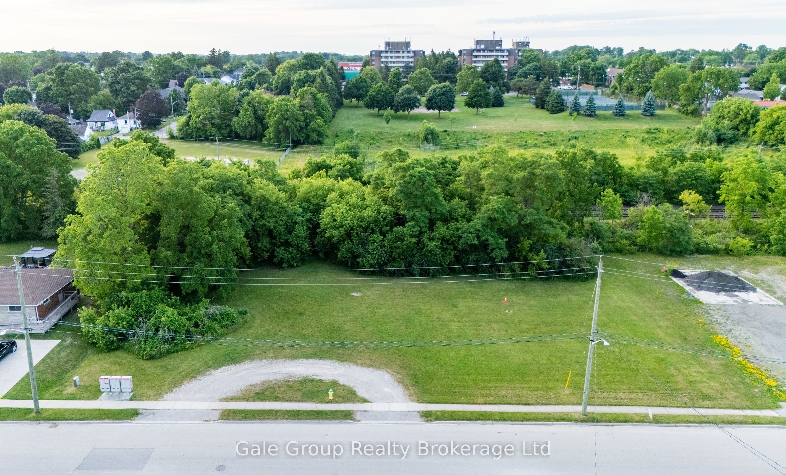 877 Dufferin Street Property Photo 3