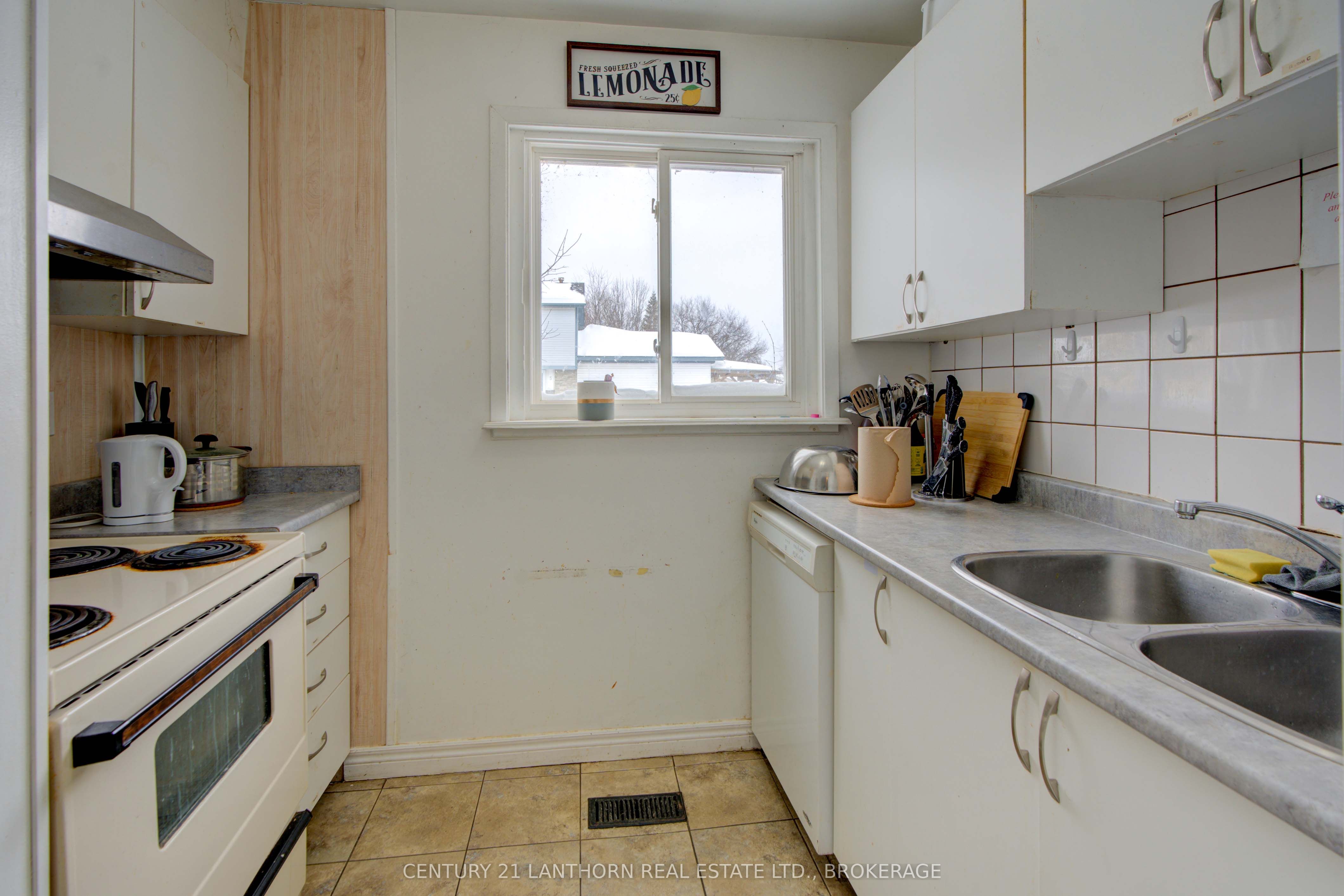 6 Woodstone Crescent Property Photo 16