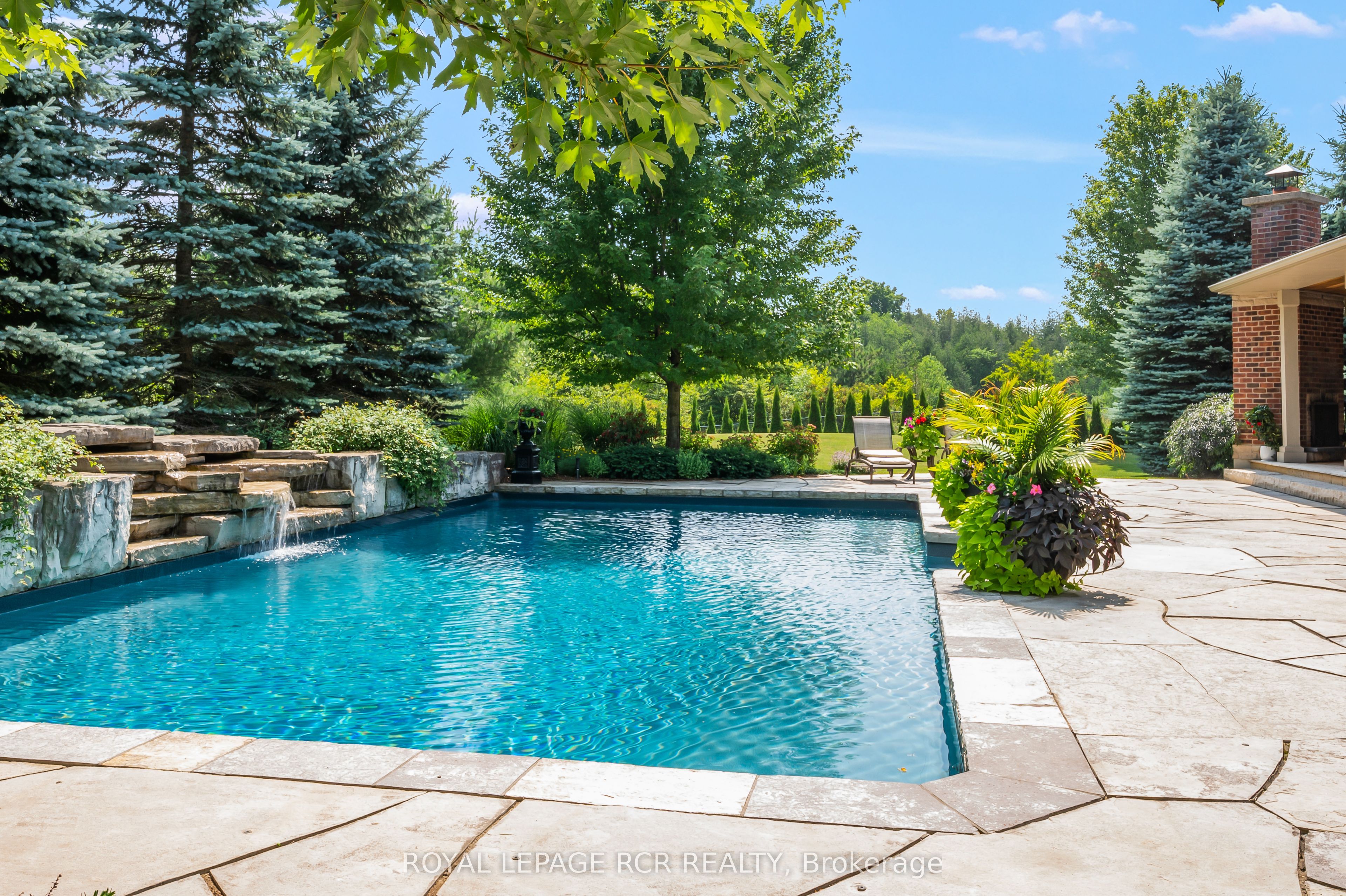 9727 Dundas Street E Property Photo 10