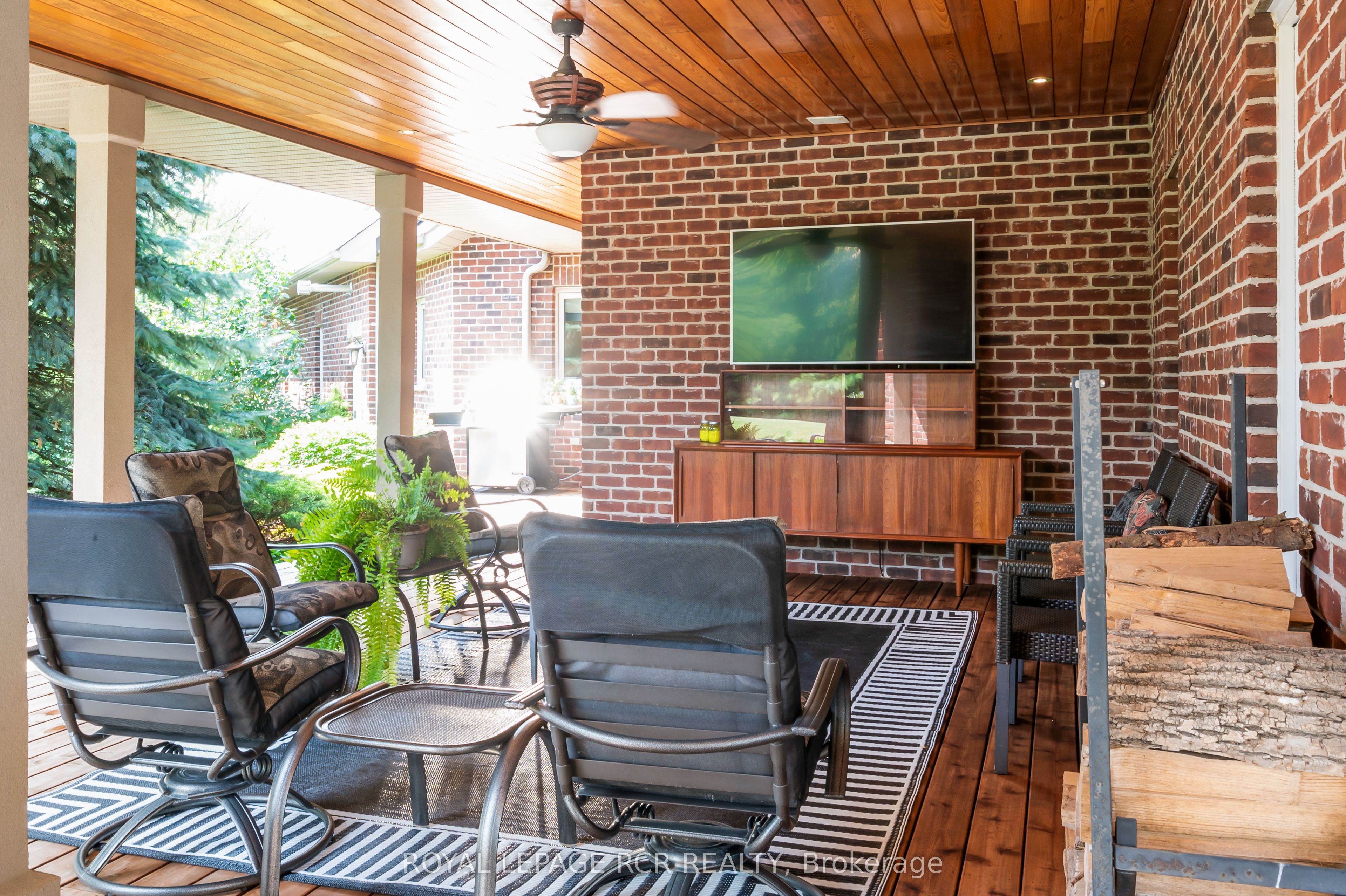 9727 Dundas Street E Property Photo 12