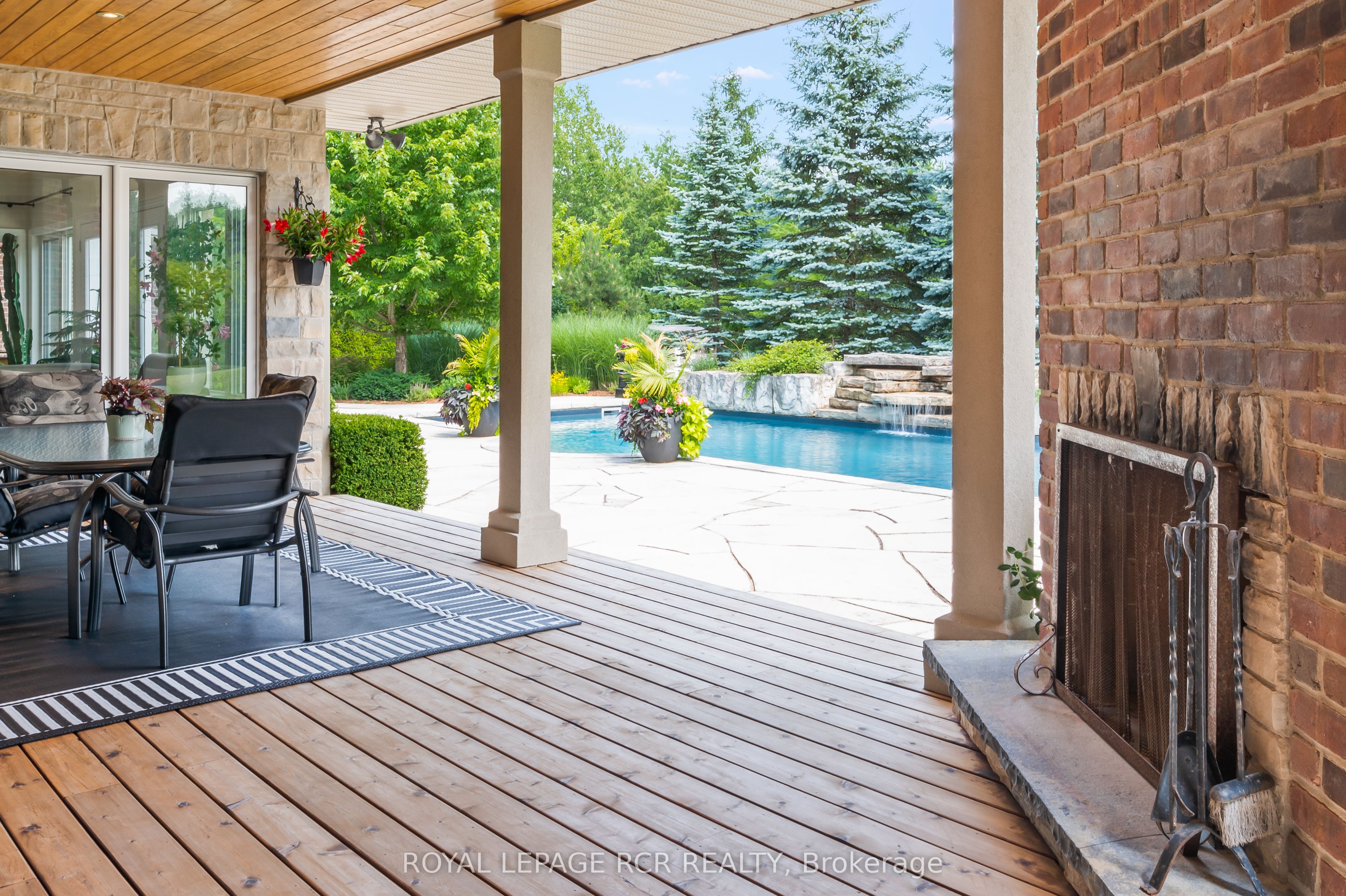 9727 Dundas Street E Property Photo 13