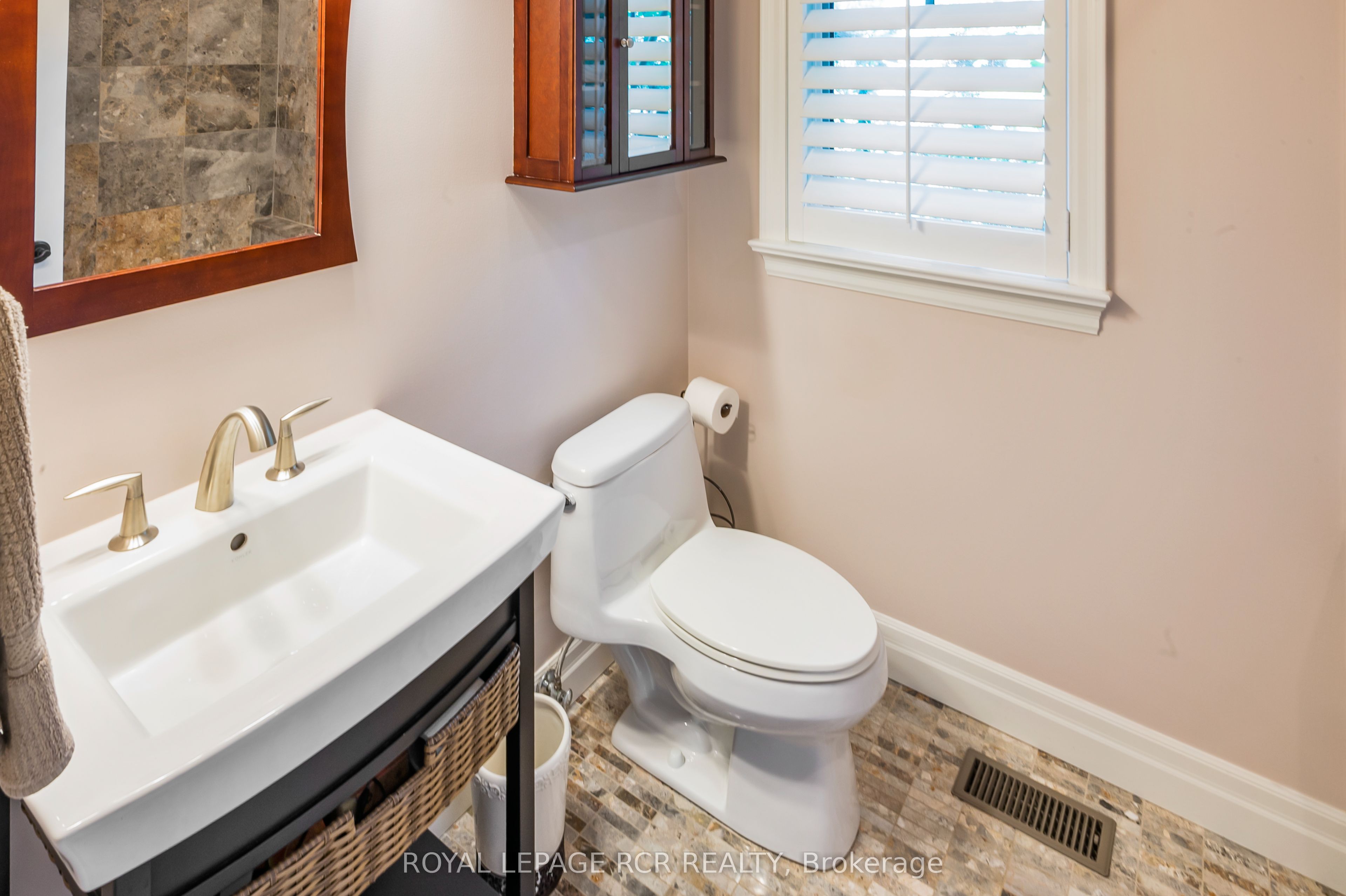 9727 Dundas Street E Property Photo 24