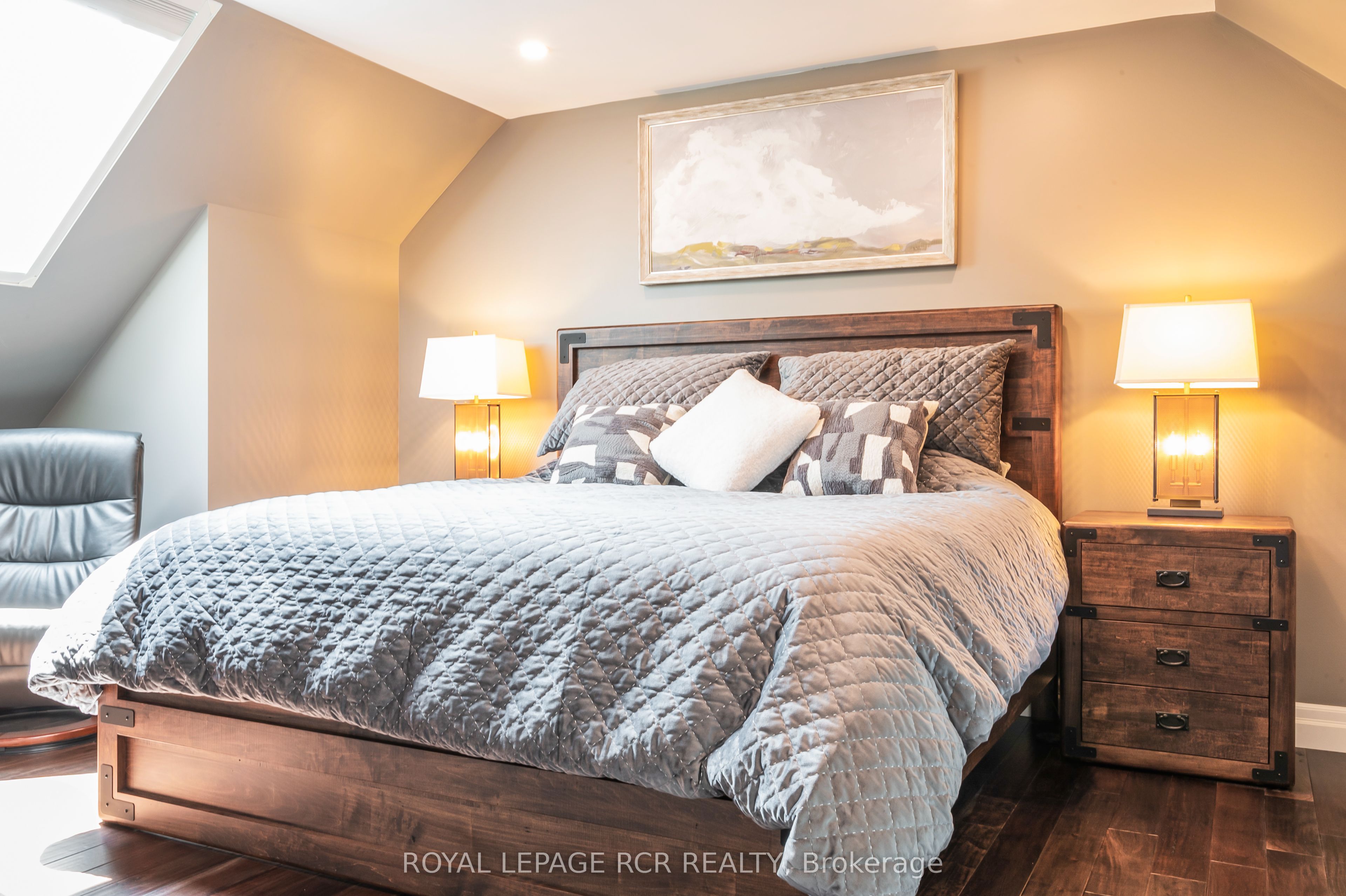 9727 Dundas Street E Property Photo 29