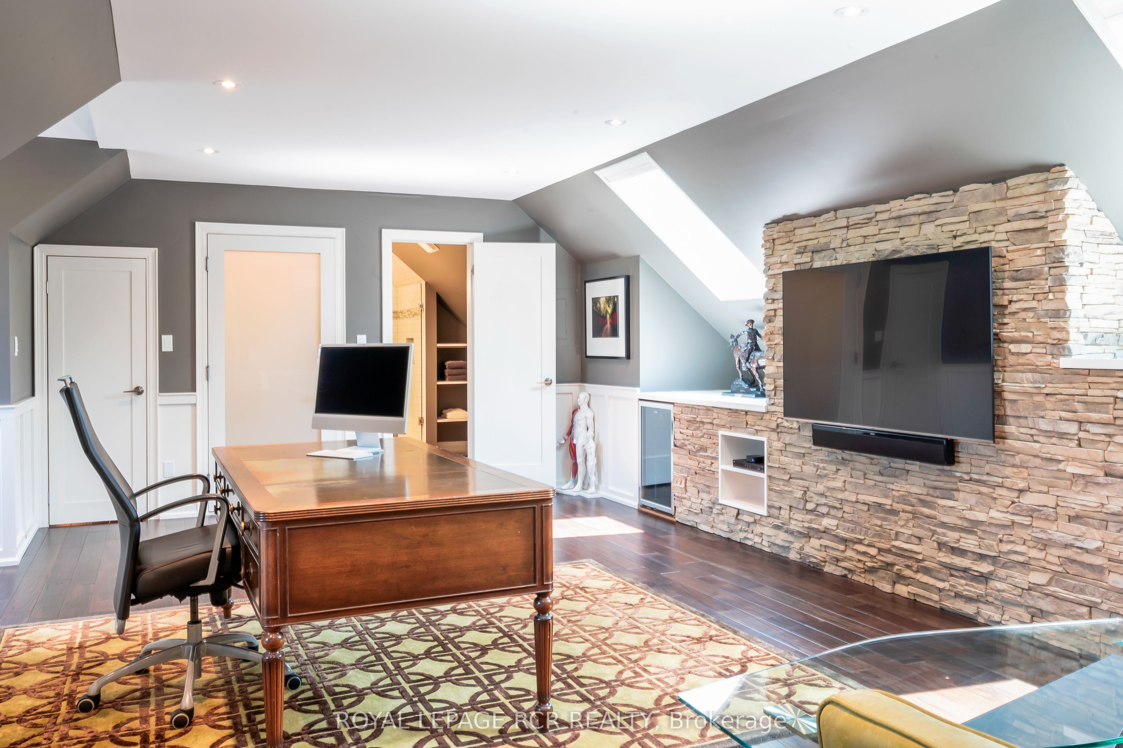 9727 Dundas Street E Property Photo 31