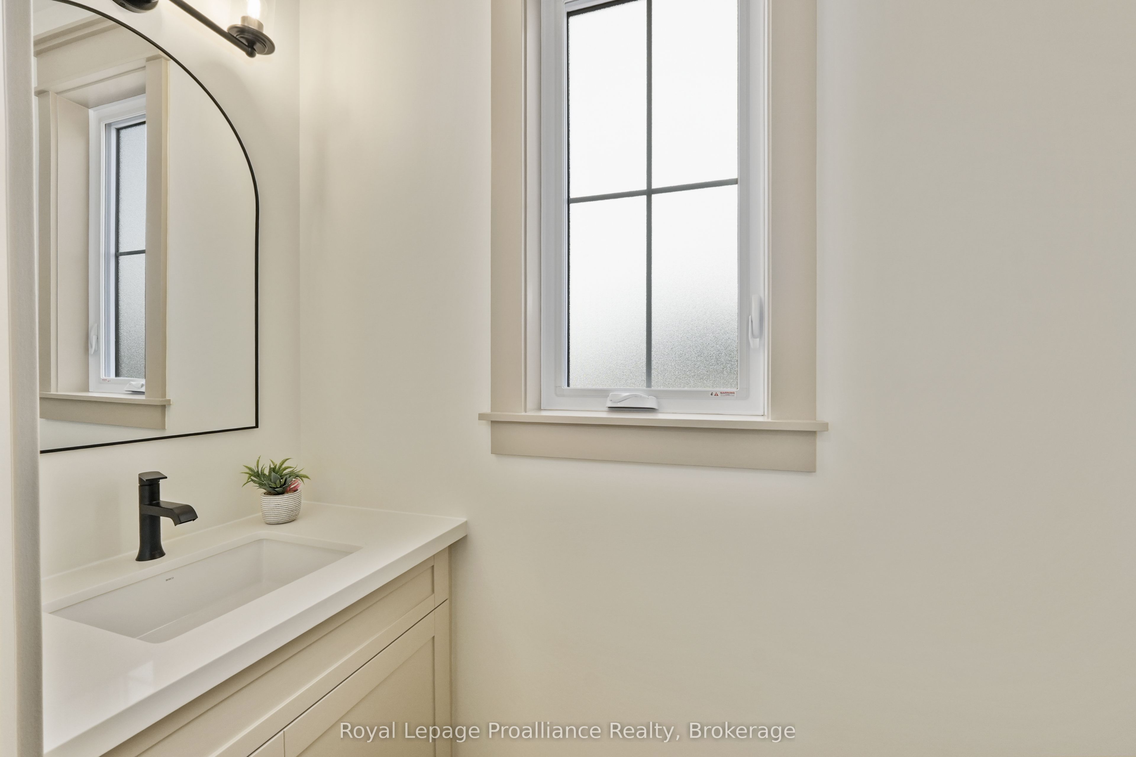 27 Hollingsworth Street Property Photo 8