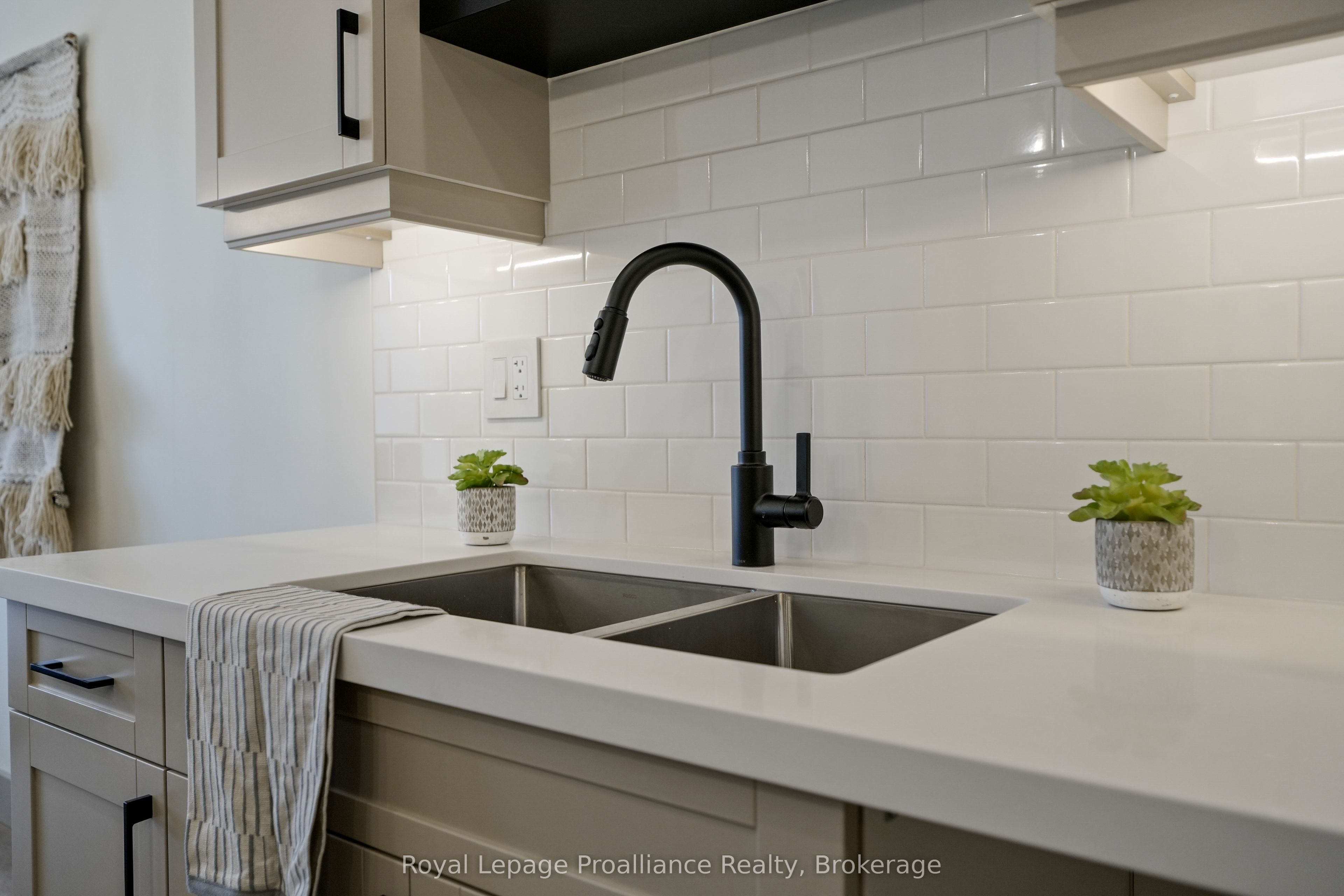 27 Hollingsworth Street Property Photo 35