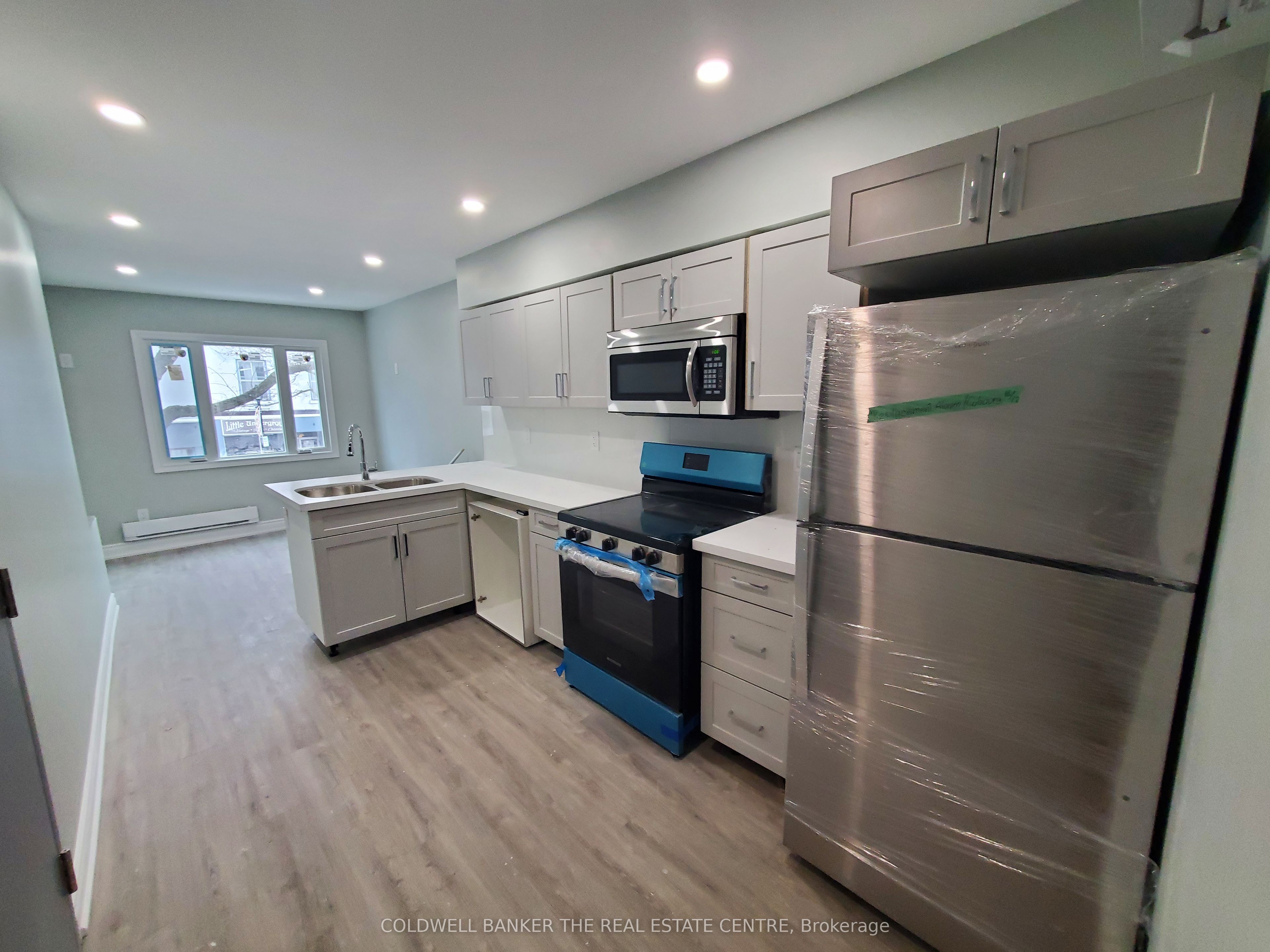 18 E King Street E 3 Property Photo 2