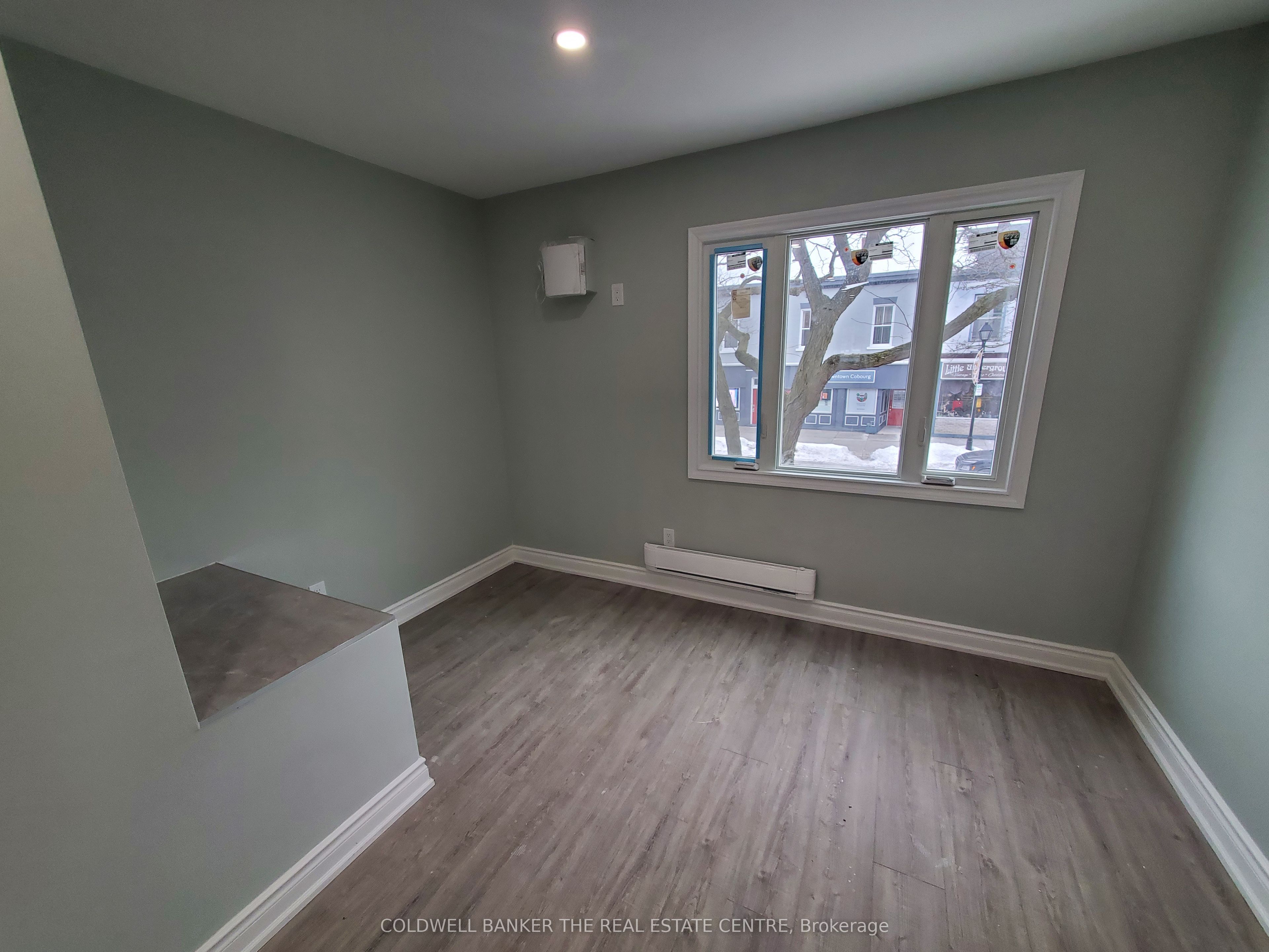 18 E King Street E 3 Property Photo 4