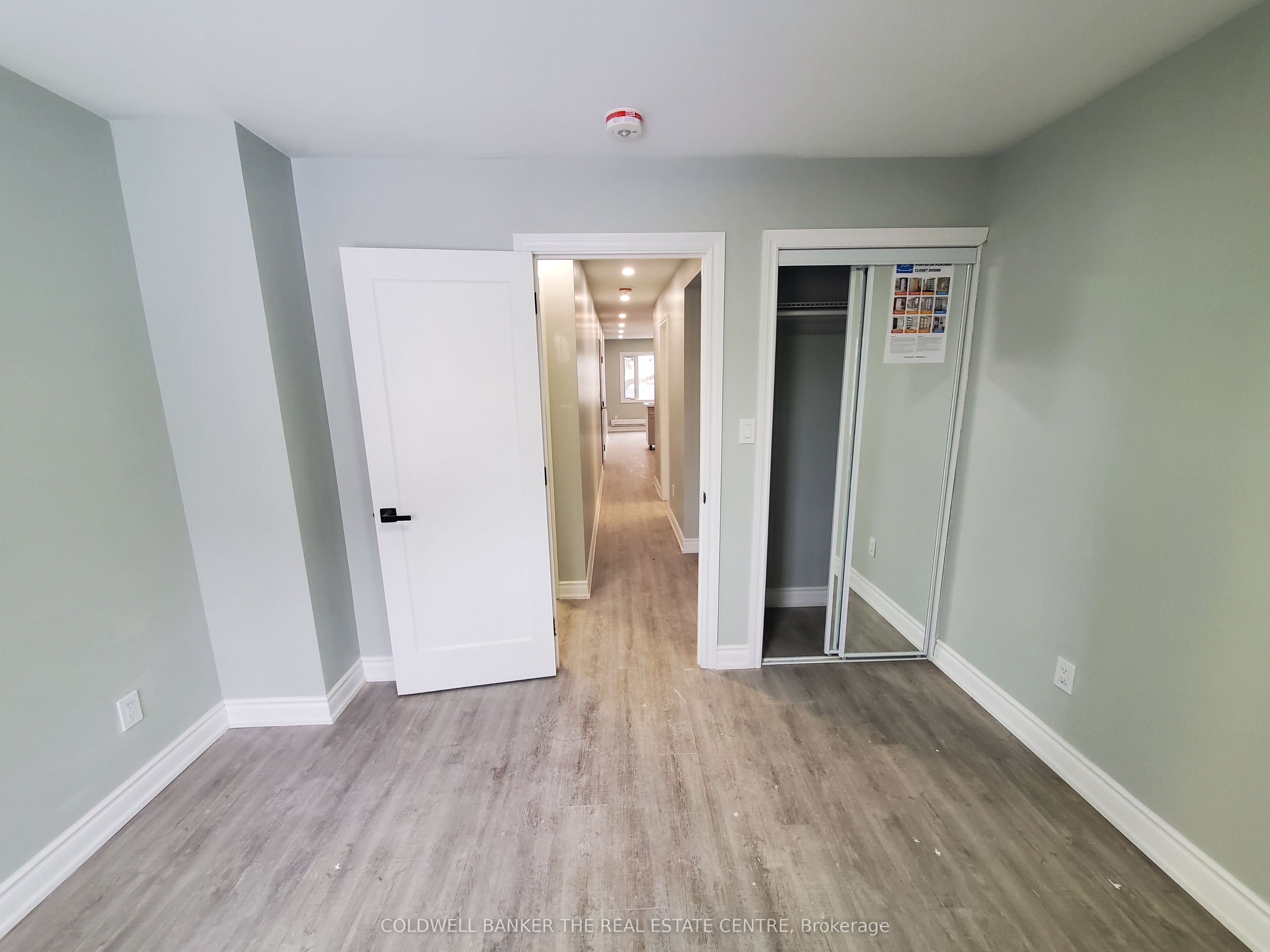 18 E King Street E 3 Property Photo 5