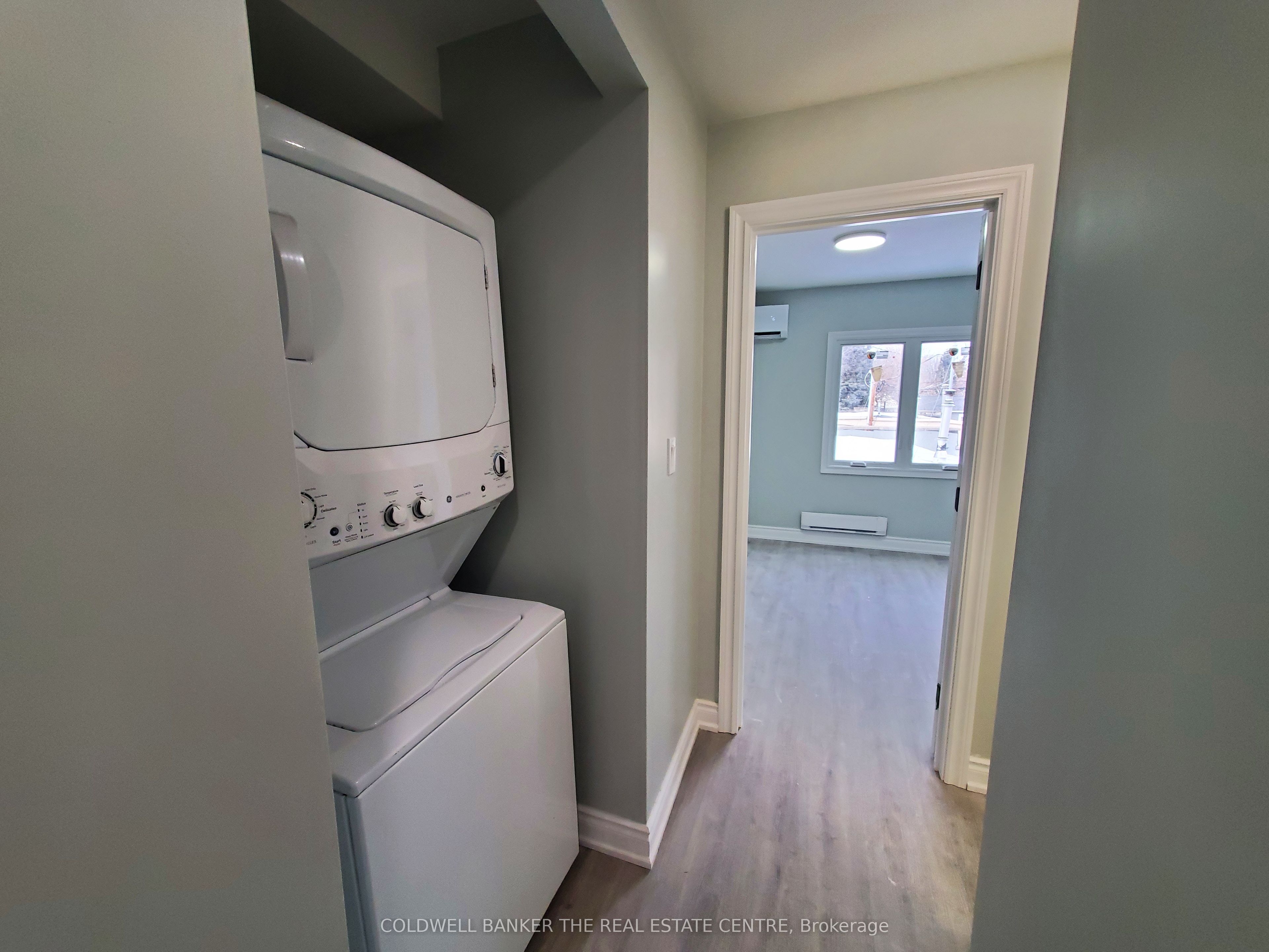 18 E King Street E 3 Property Photo 6