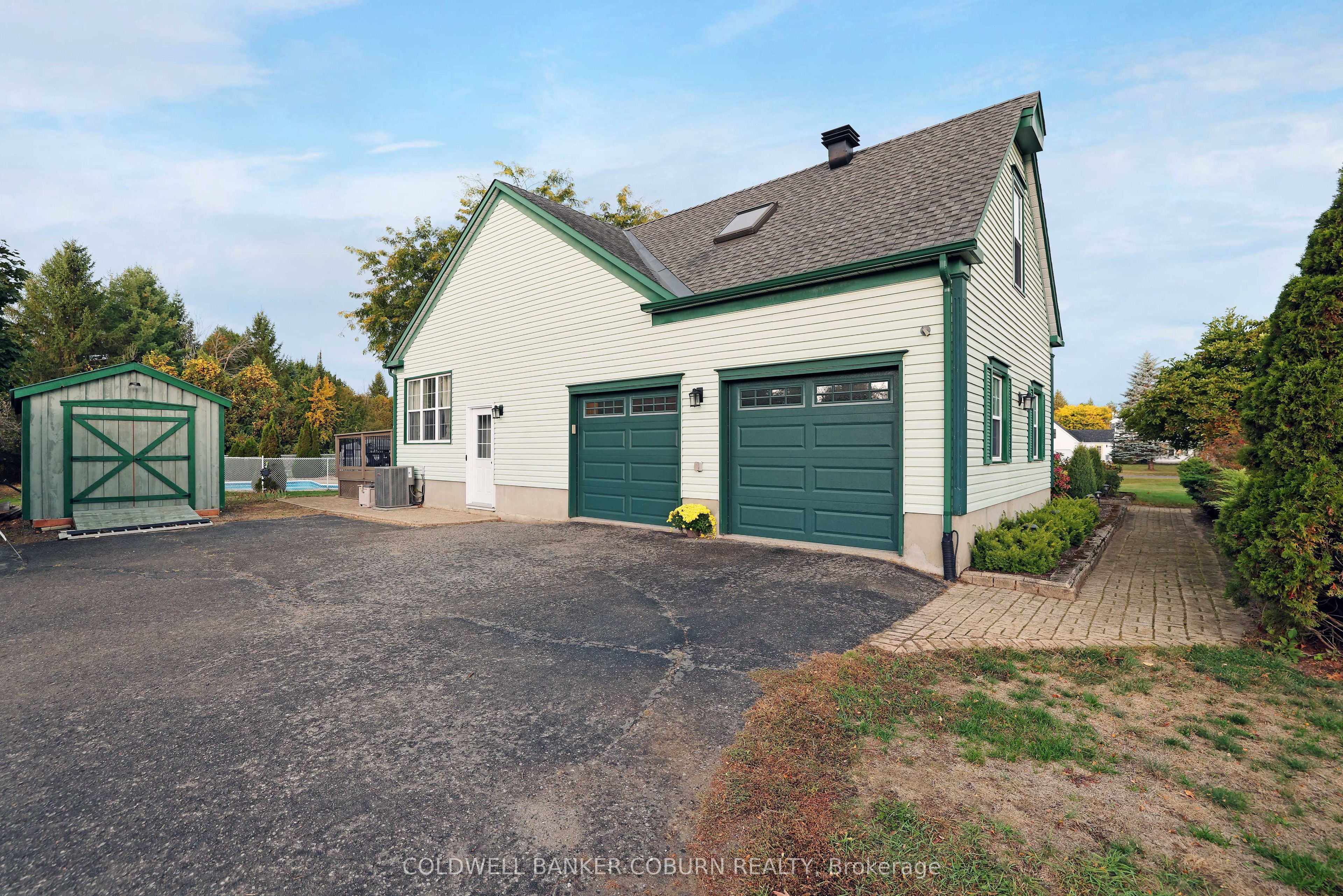 11 Kimberly Avenue Property Photo 4