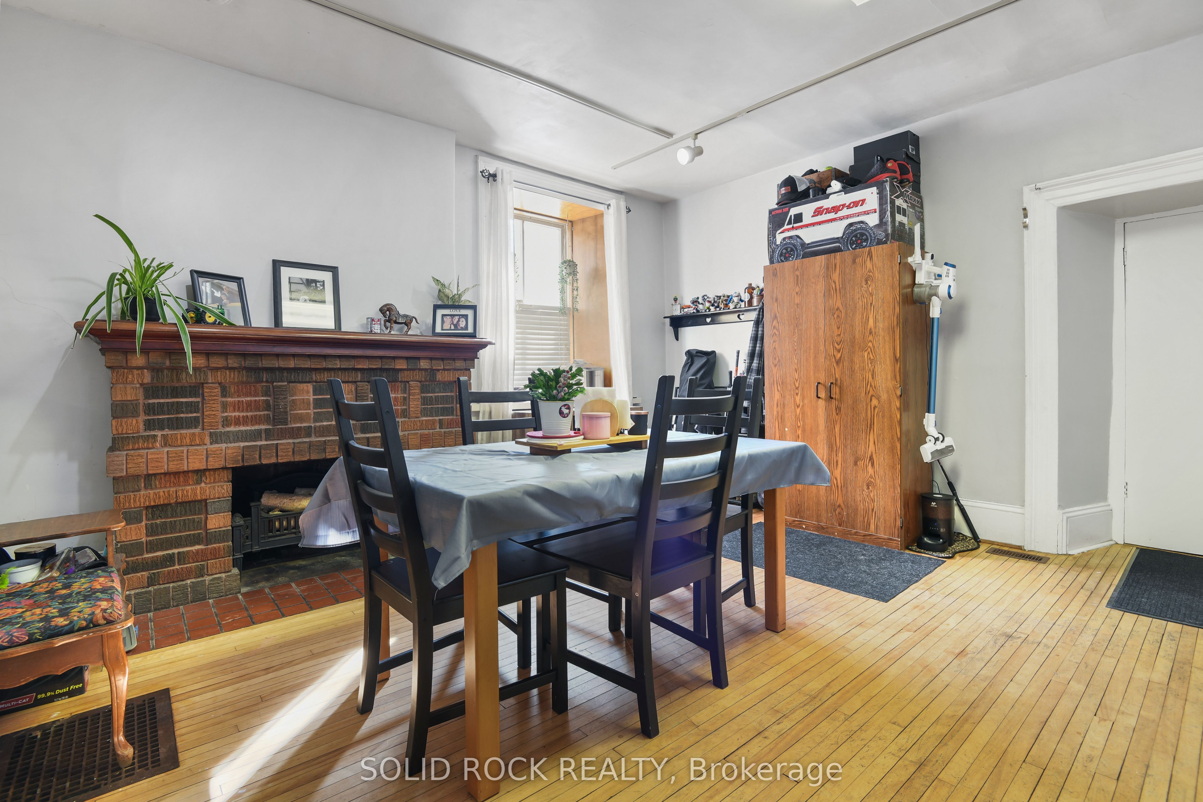 28 Wilson Street W Property Photo 11