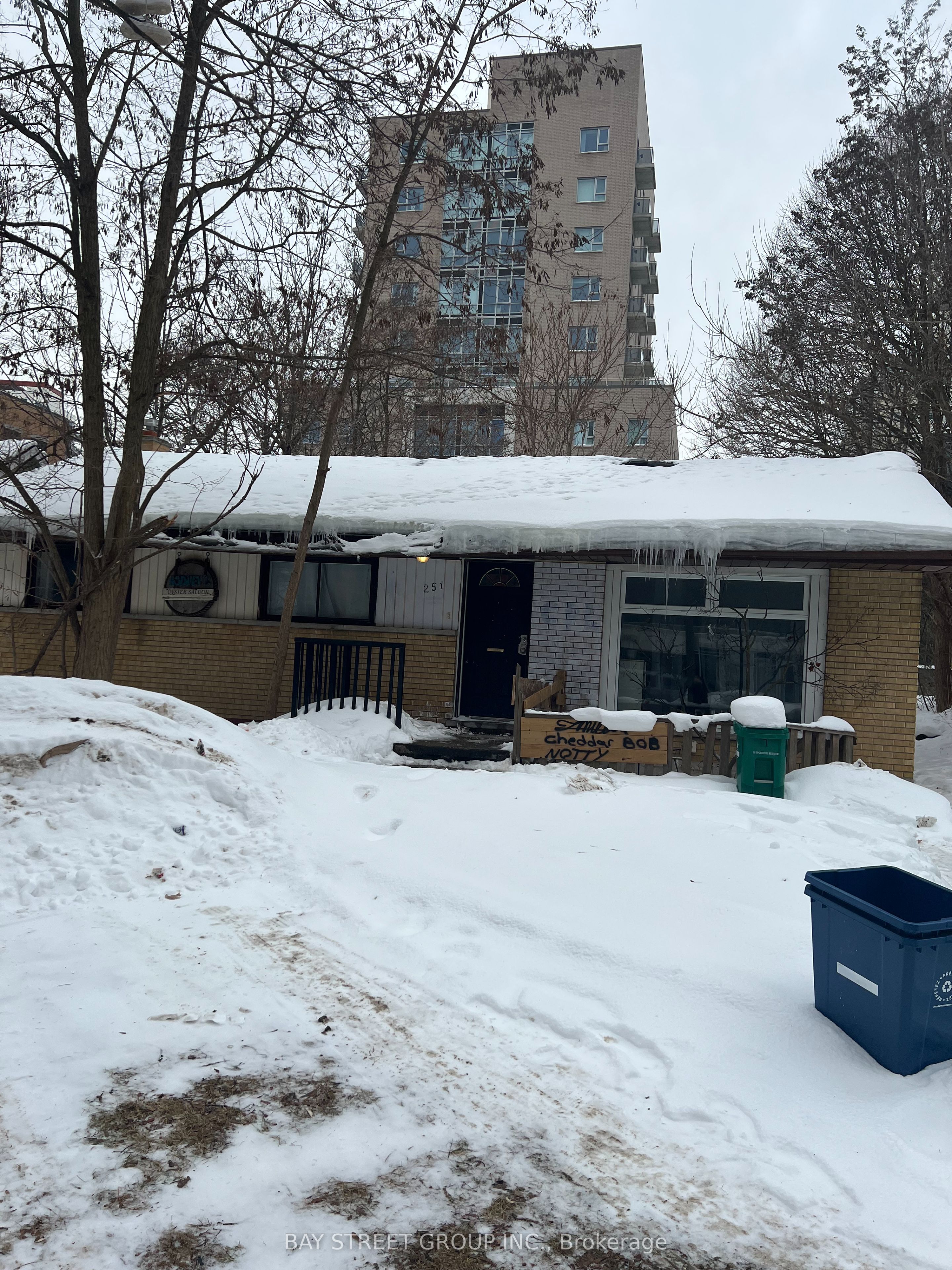 249 Sunview Street Property Photo 4