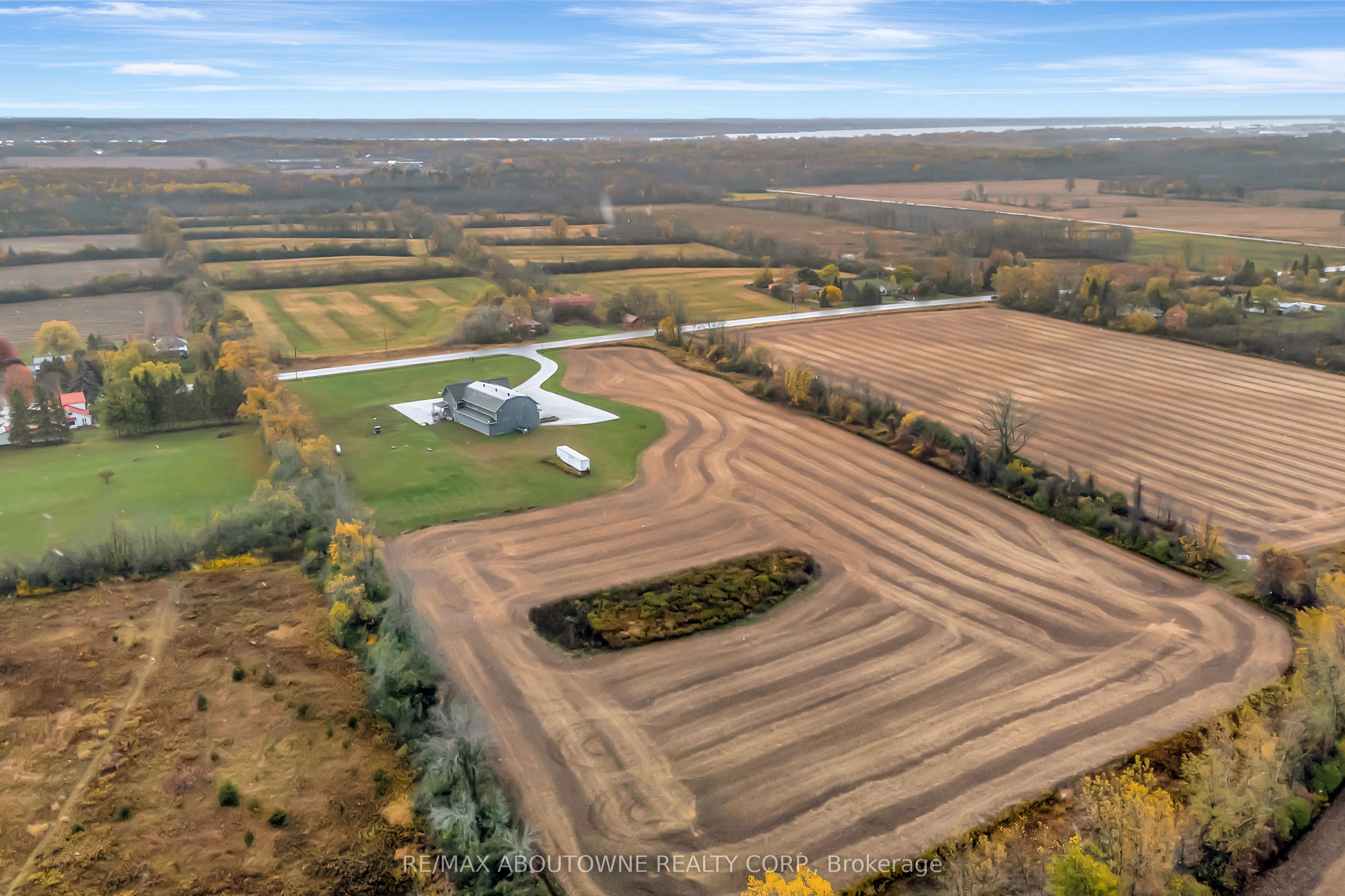 842 Hamilton Road Property Photo 3