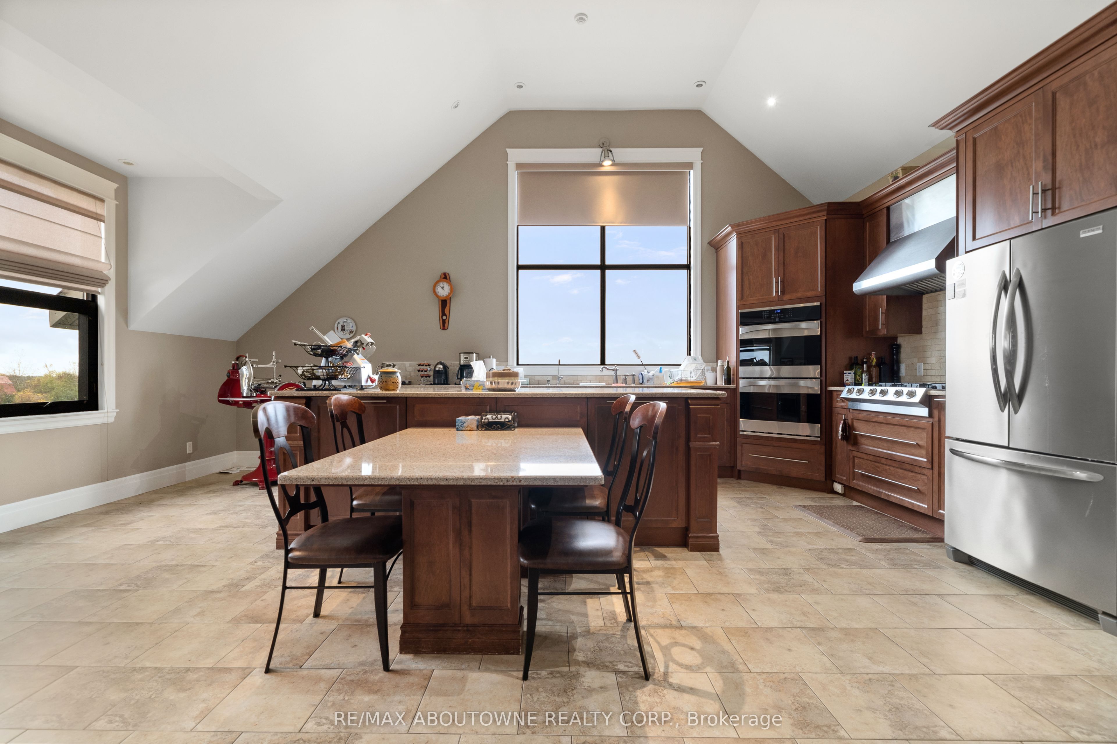 842 Hamilton Road Property Photo 14