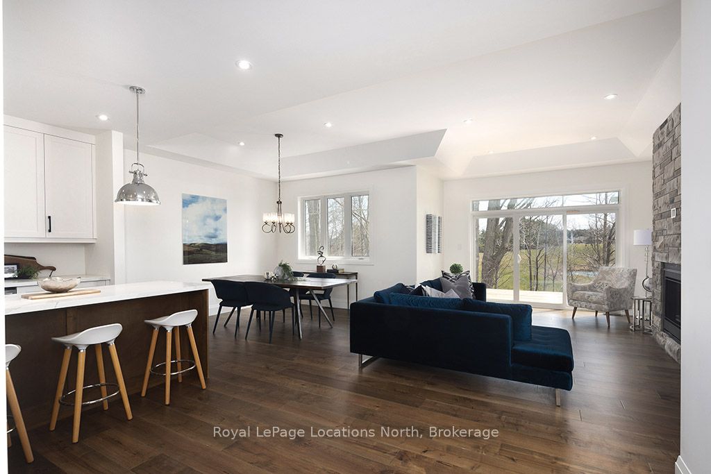 8 Hilton Lane 30 Property Photo 4