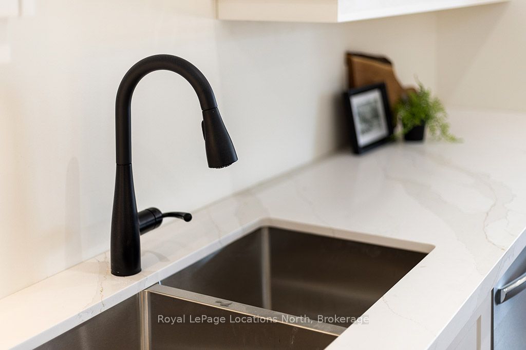 8 Hilton Lane 30 Property Photo 12