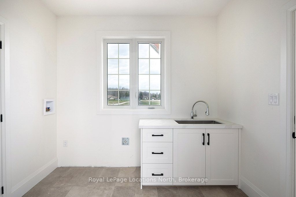 8 Hilton Lane 30 Property Photo 14