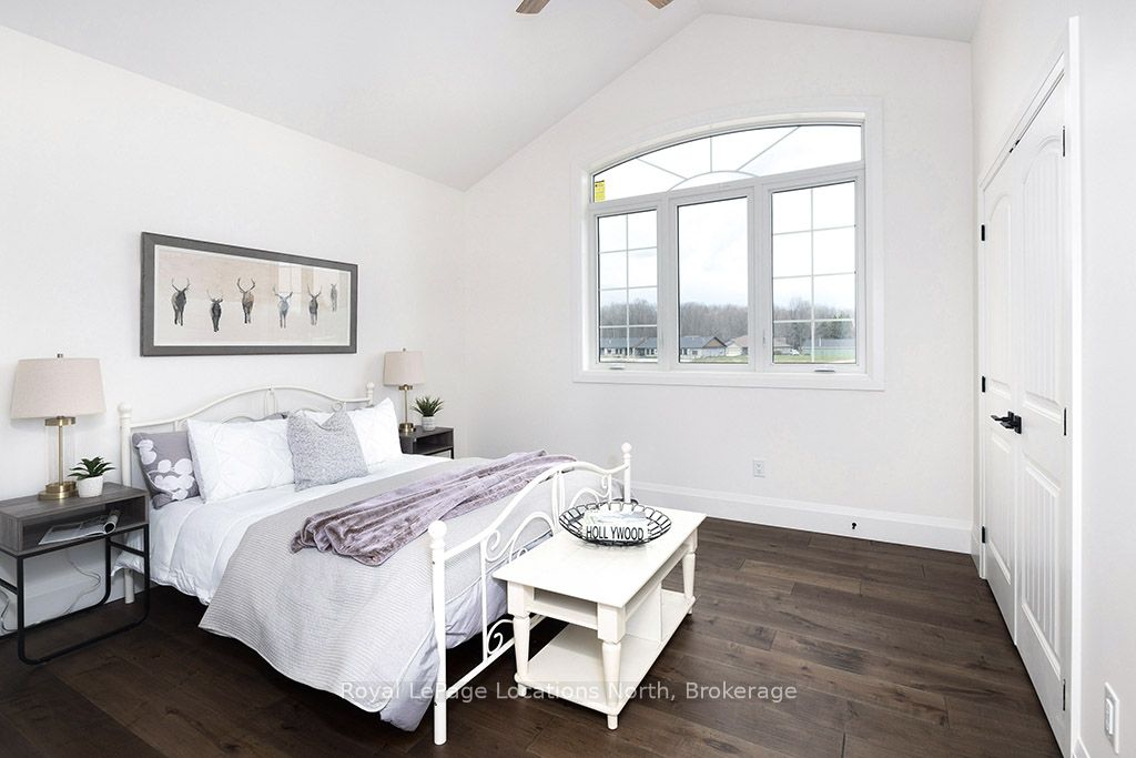 8 Hilton Lane 30 Property Photo 21