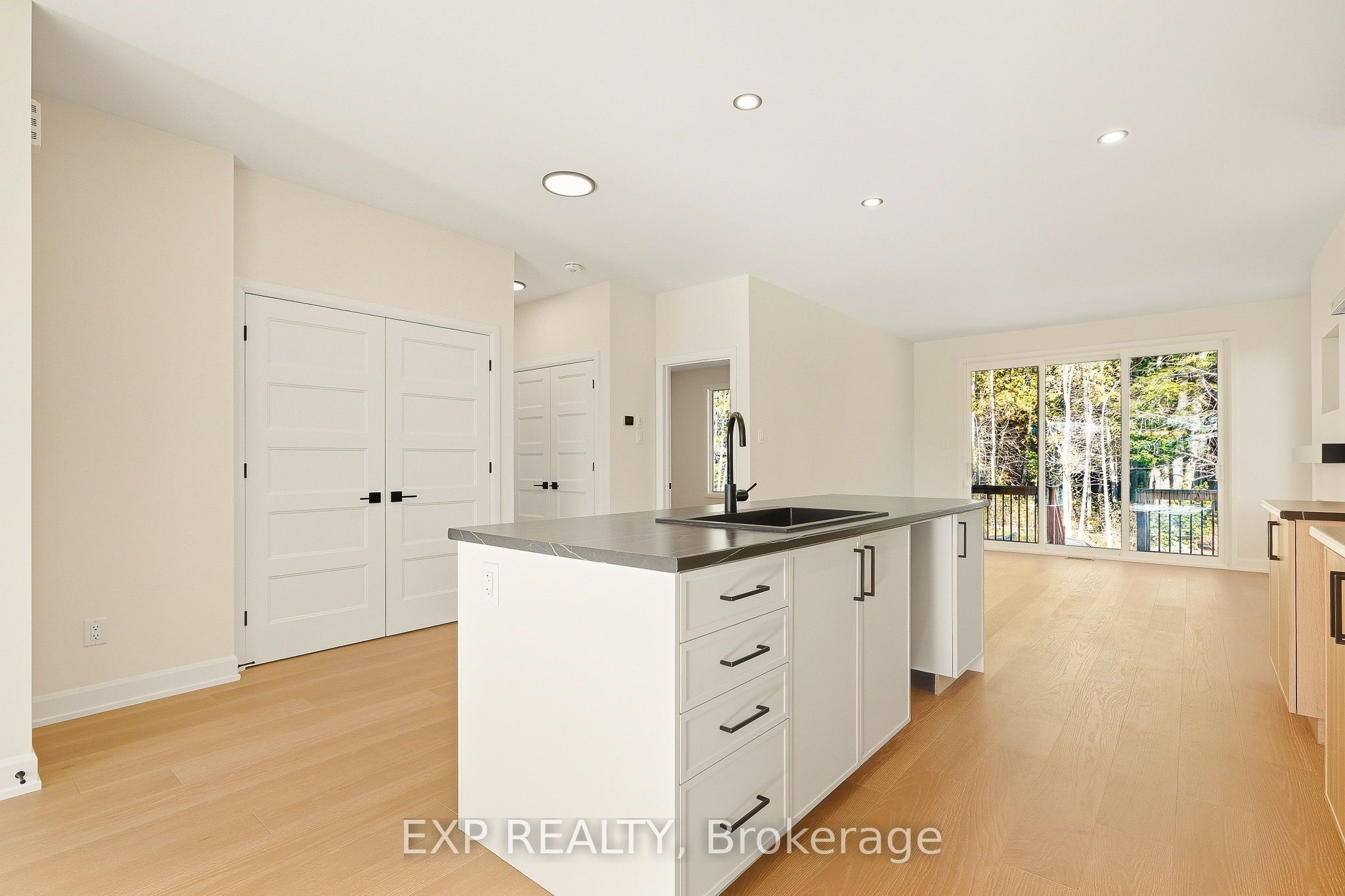 54 Hughes Circle Property Photo 8