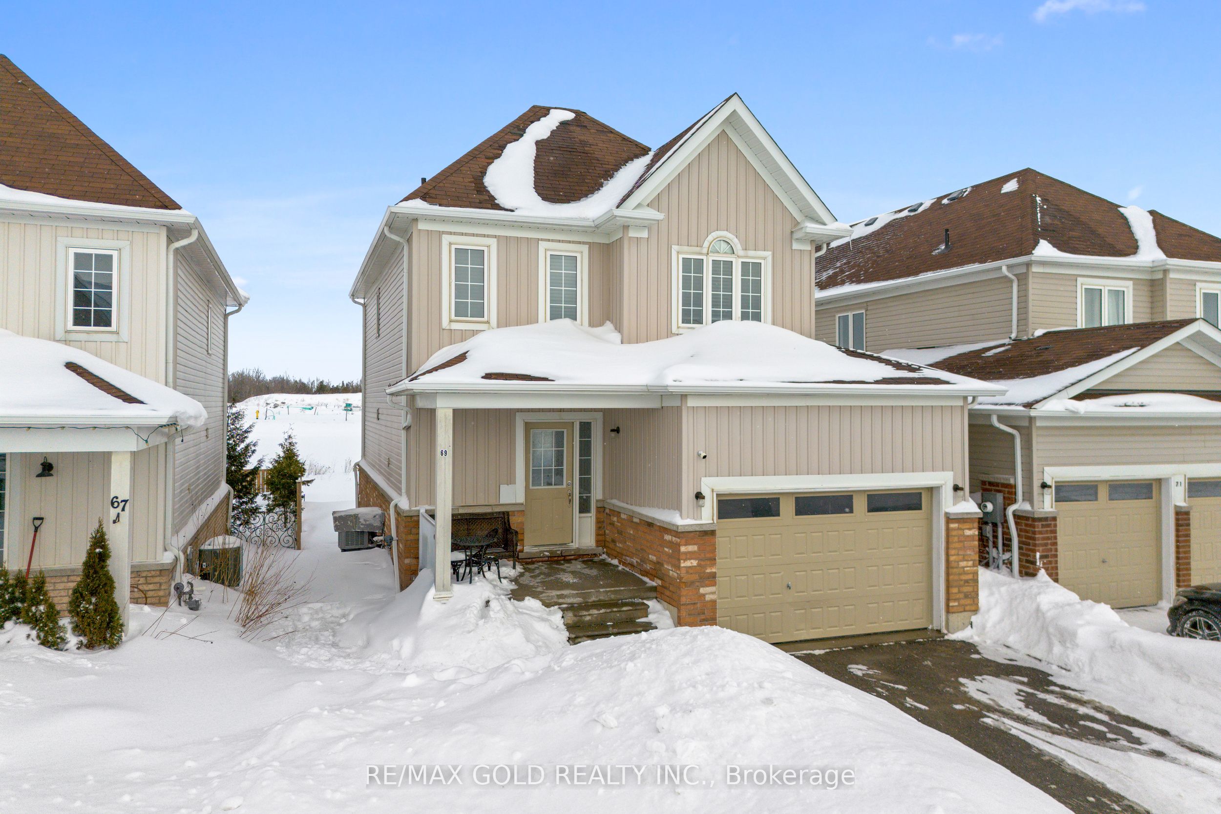 69 Todd Crescent Property Photo 3