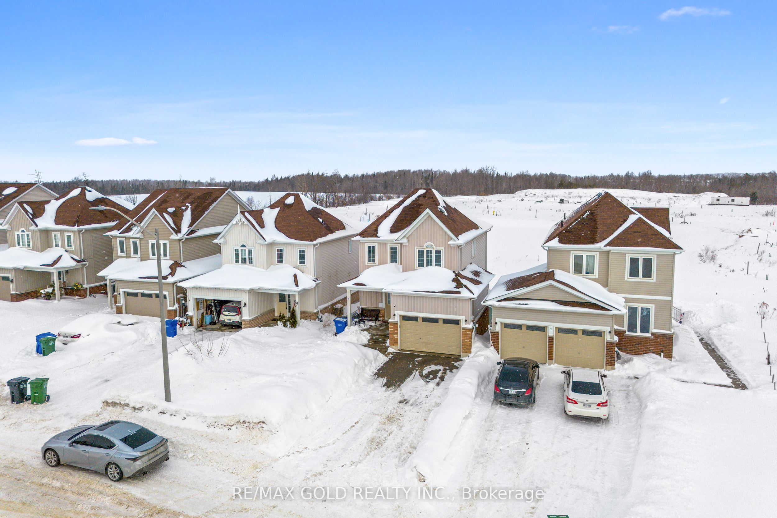 69 Todd Crescent Property Photo 4