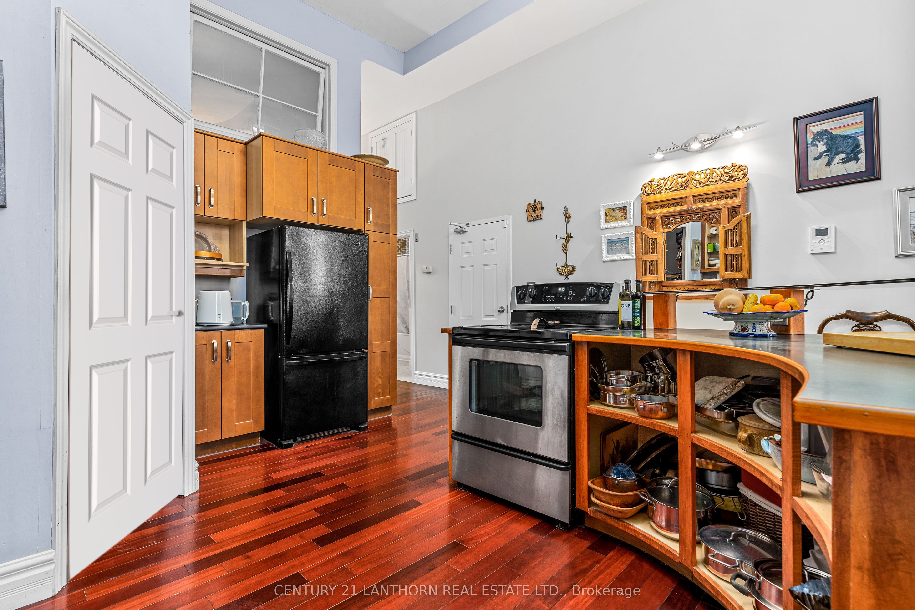 393 Front Street Property Photo 5