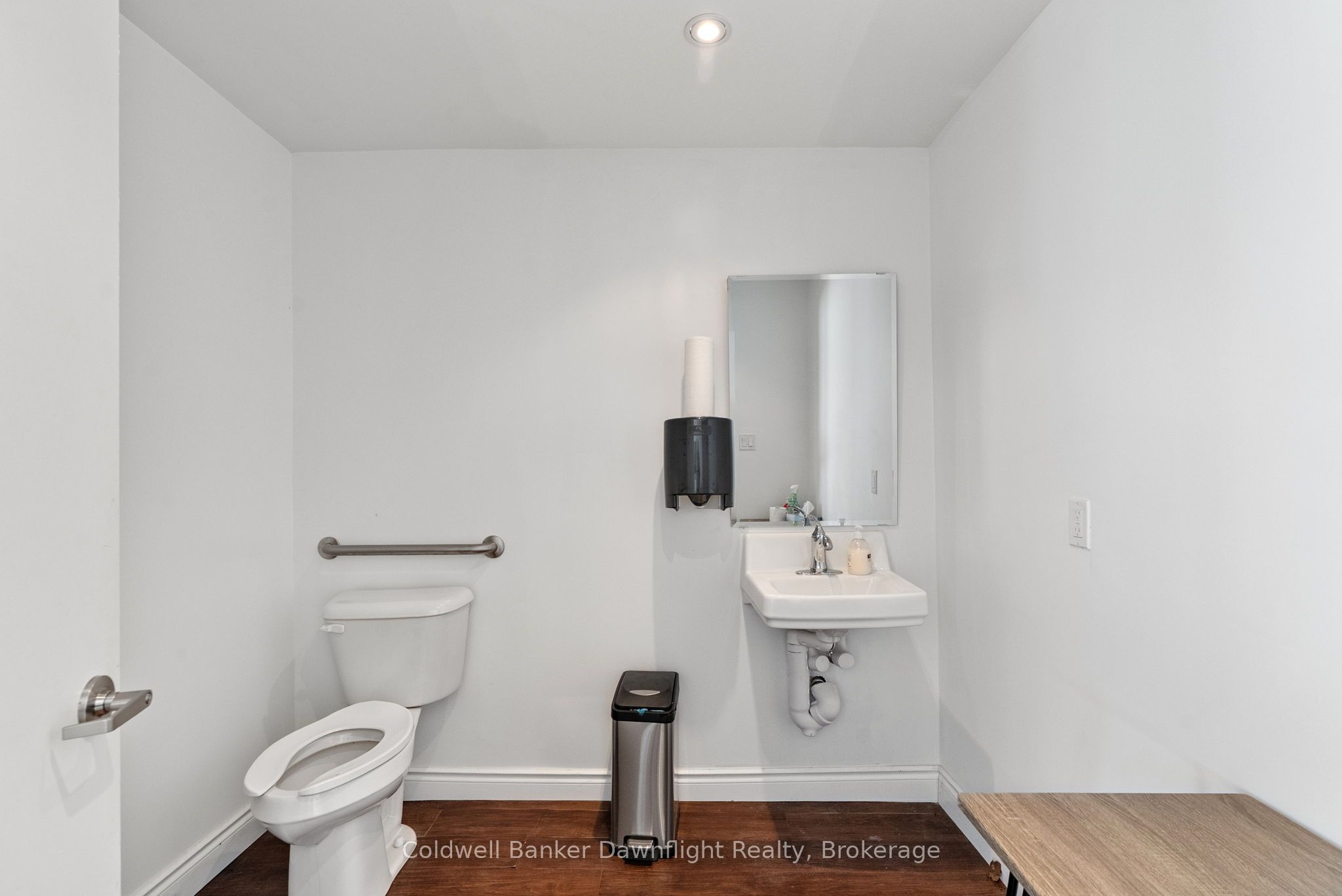 437 Main Street Property Photo 8
