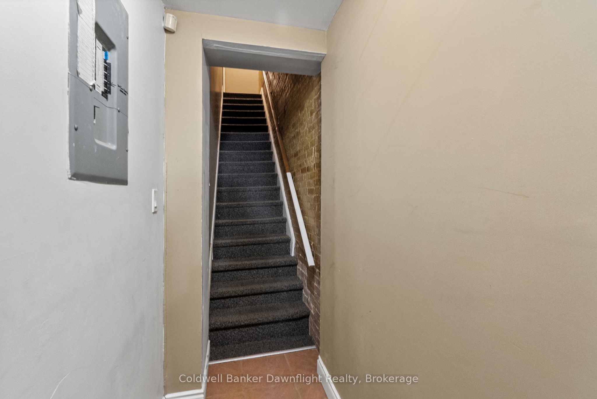 437 Main Street Property Photo 9
