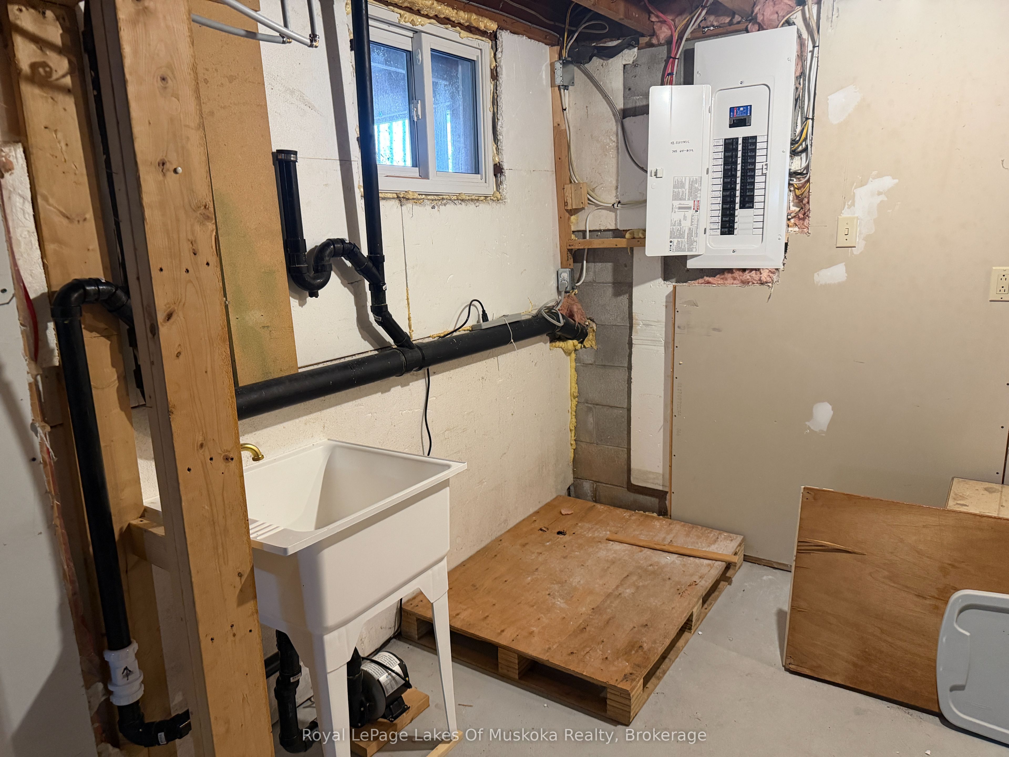 190 Ecclestone Drive Property Photo 15