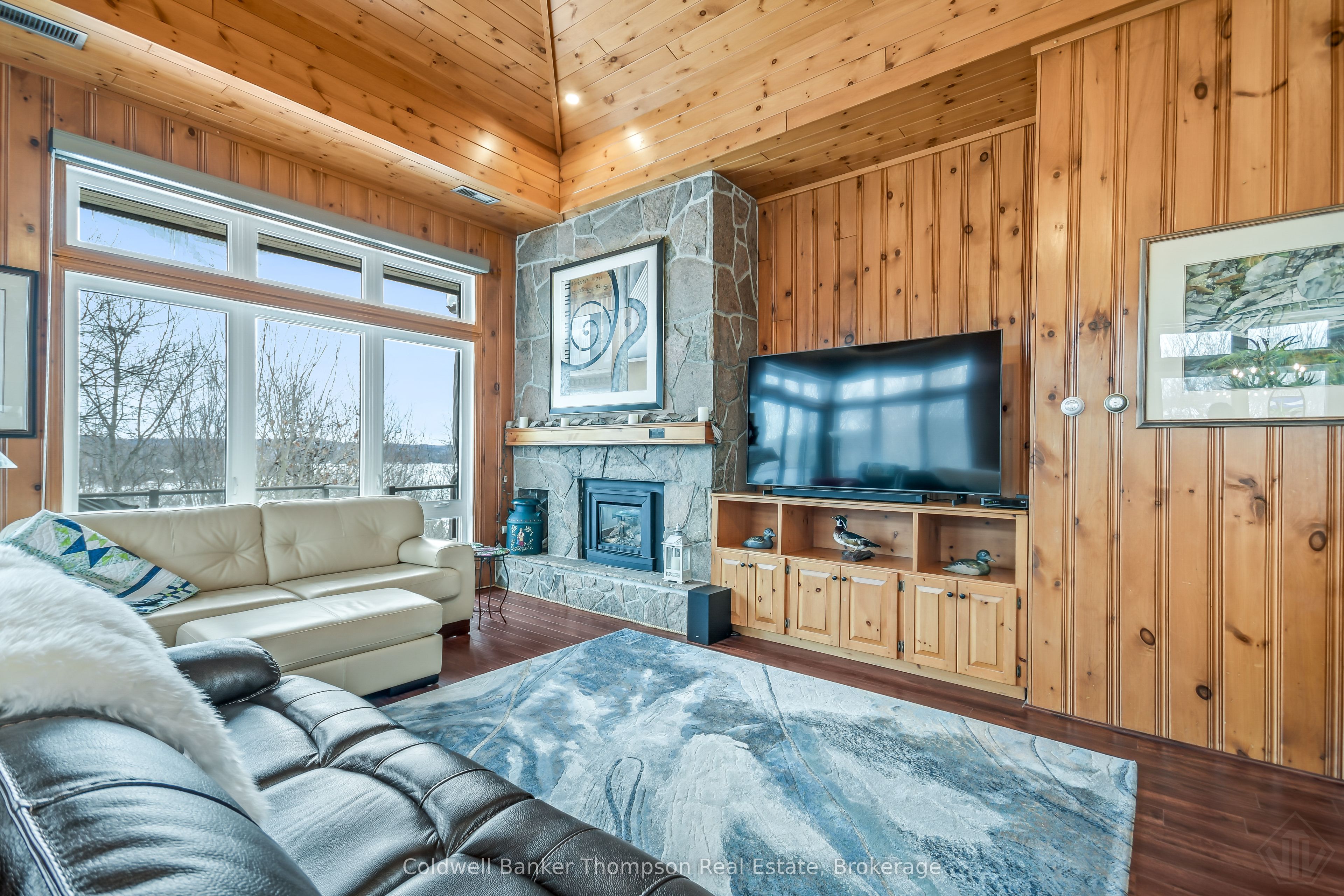 22-301 Oakridge Deerhurst Drive Property Photo 5