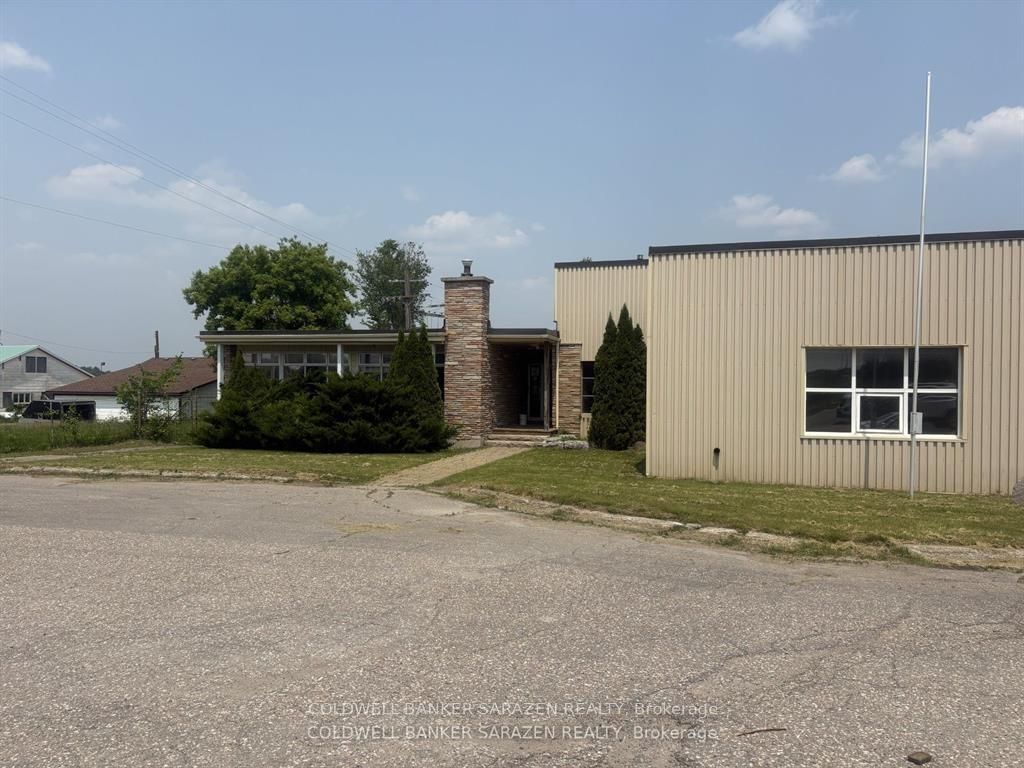 276 Madawaska Boulevard Property Photo 1