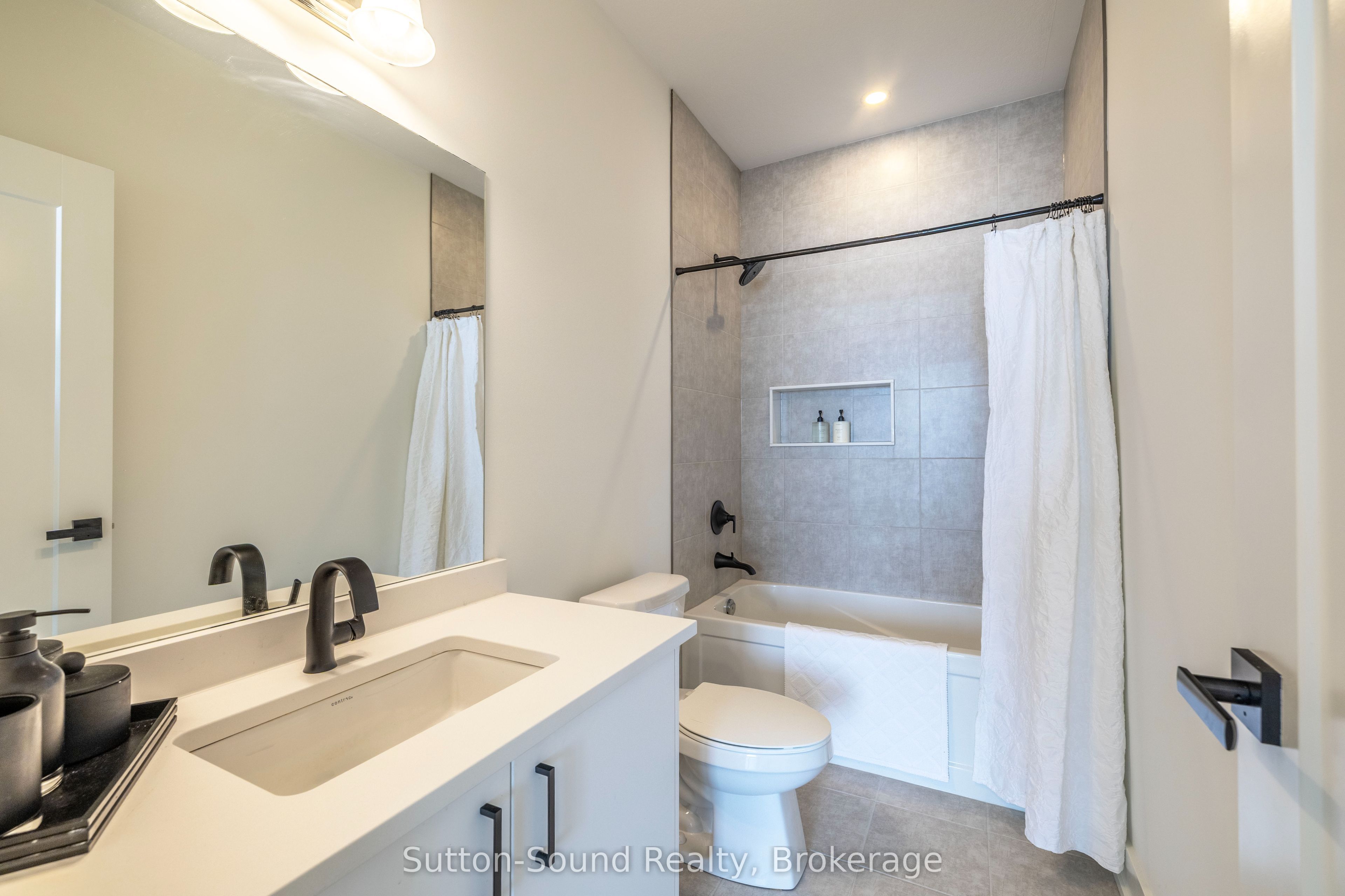 116 Laurens Lane Property Photo 29