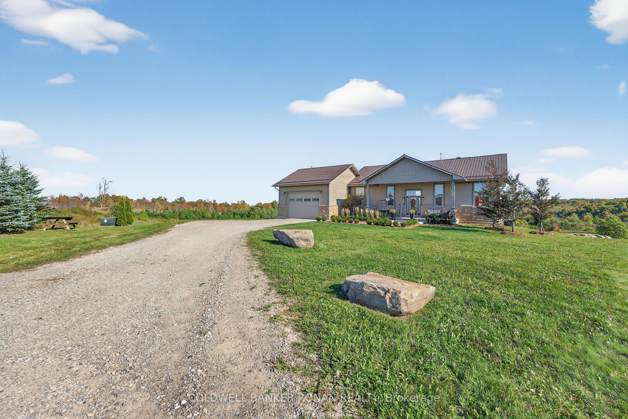 796271 3rd Line E Property Photo 5