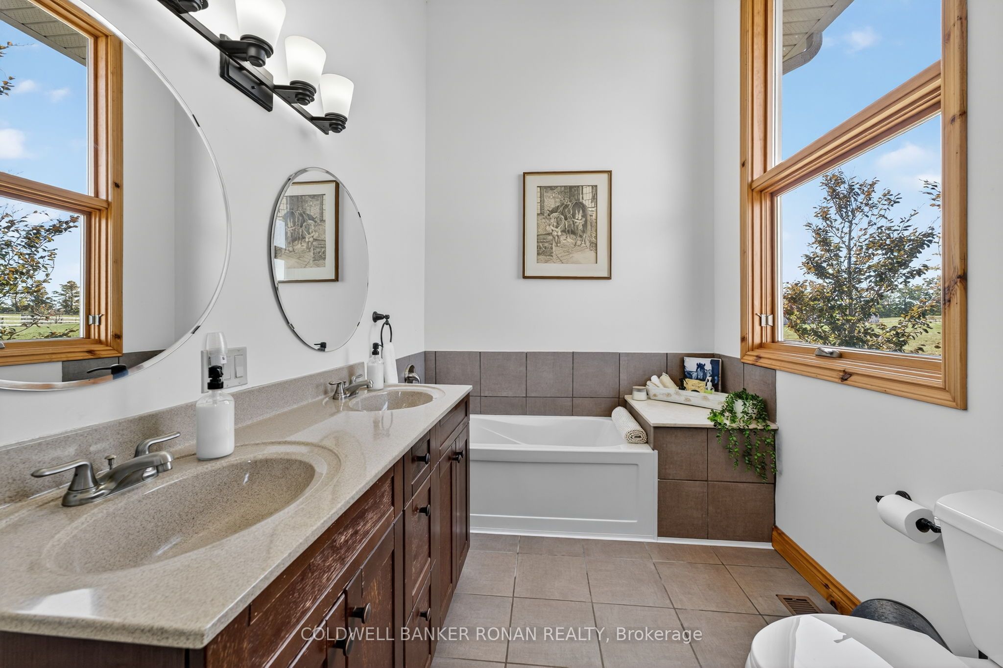 796271 3rd Line E Property Photo 20